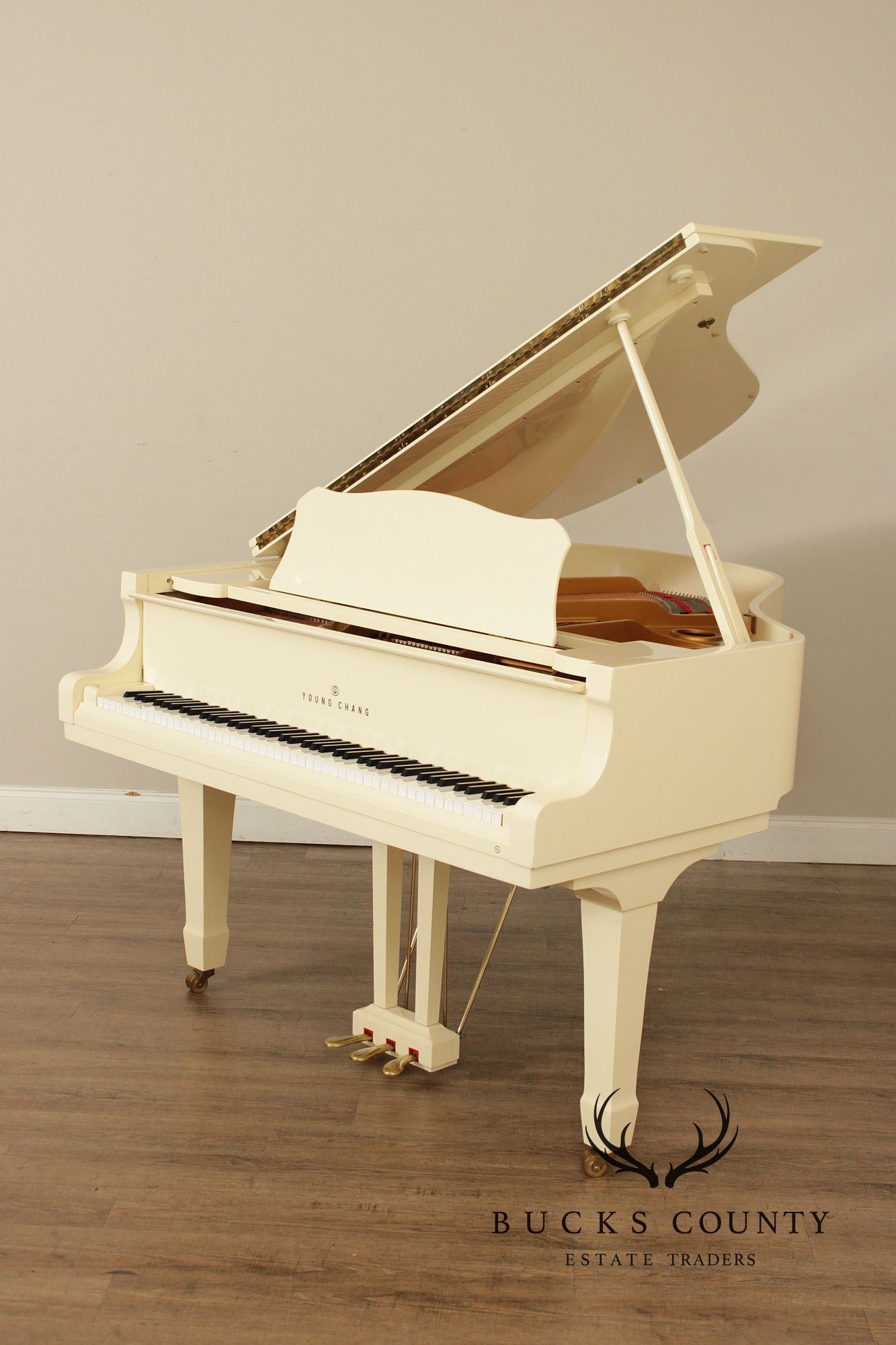 Young Chang G-157 White Baby Grand Piano With Bench