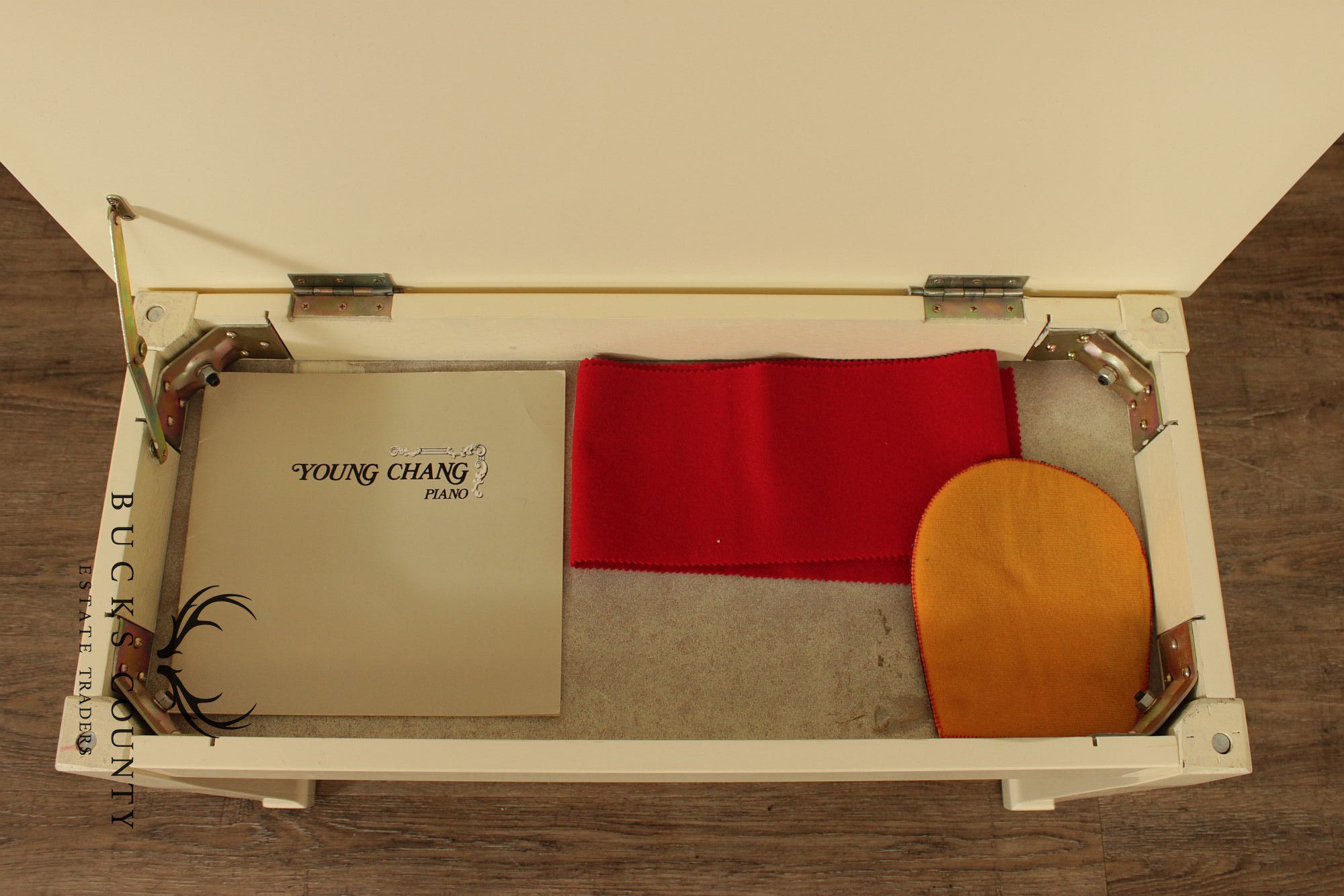Young Chang G-157 White Baby Grand Piano With Bench