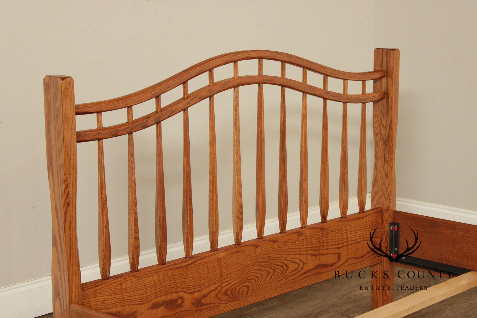 Hunt Country Furniture Farmhouse Style Oak Spindle Full-Size Bed