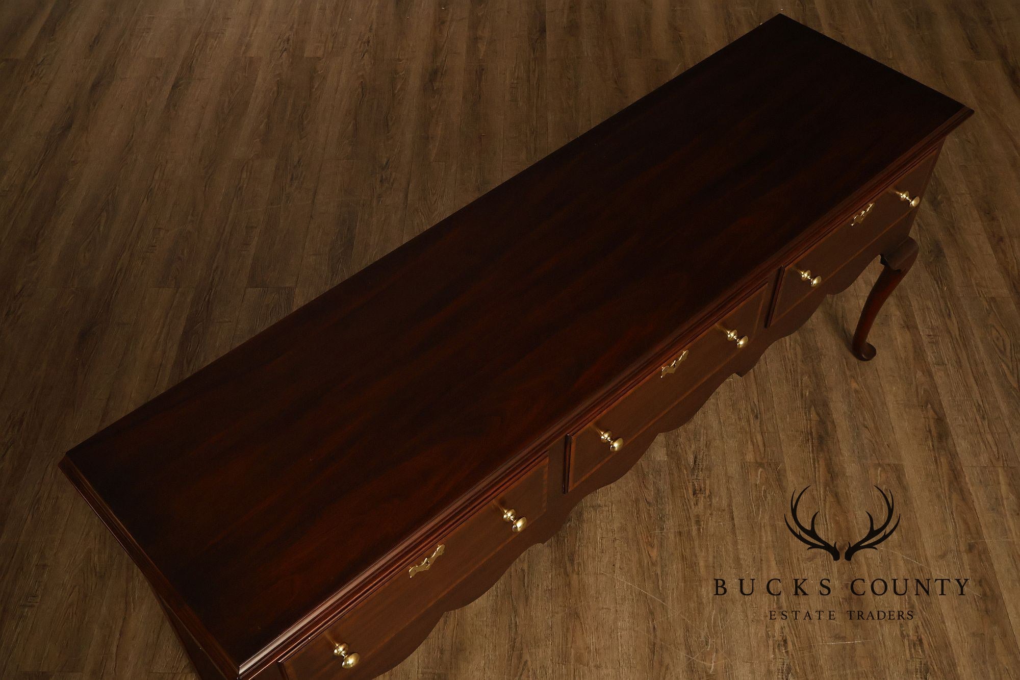 Henkel Harris Queen Anne Banded Mahogany Hunt Board