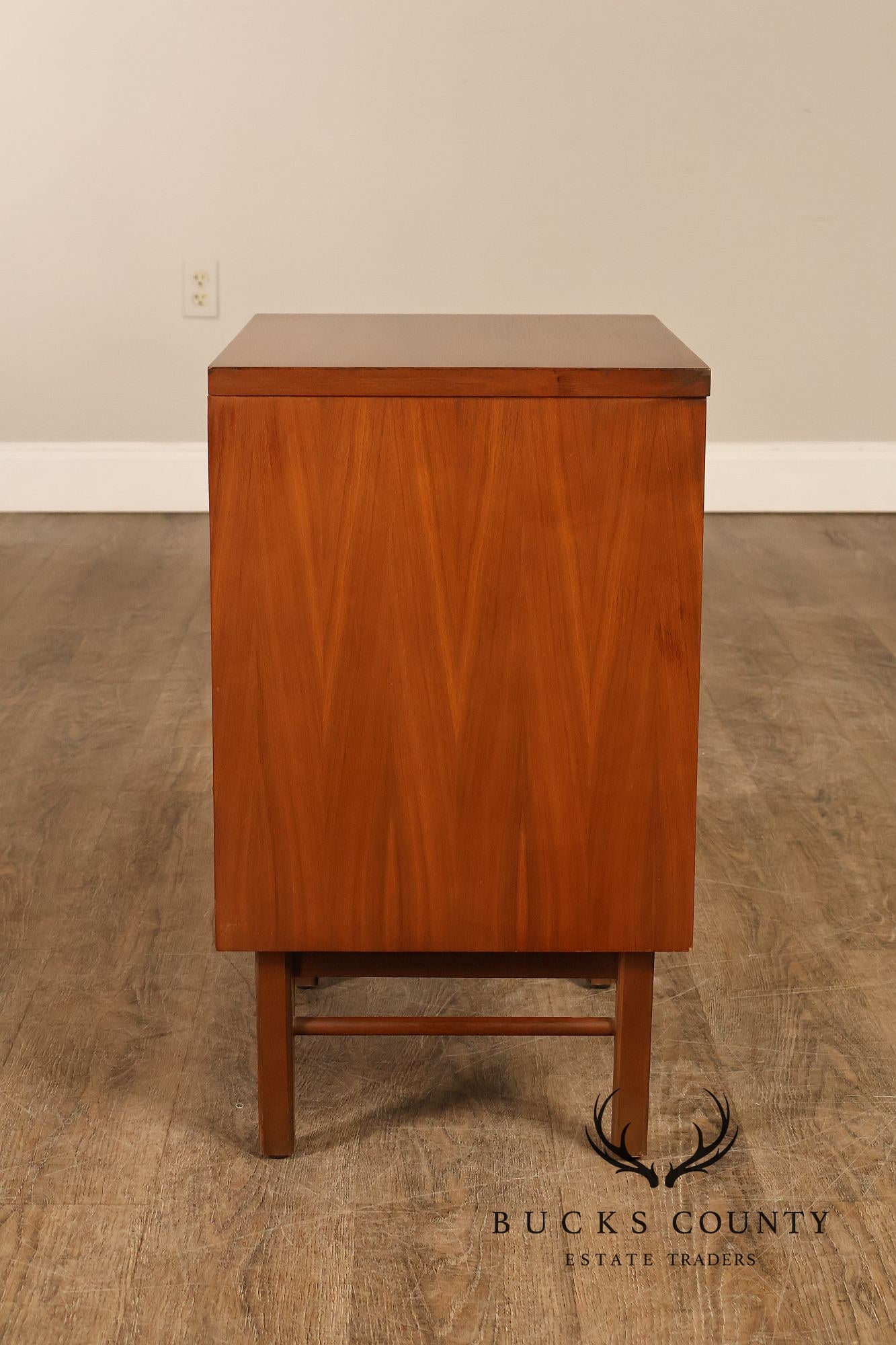 Stanley Furniture Mid Century Modern Pair of Walnut Nightstands