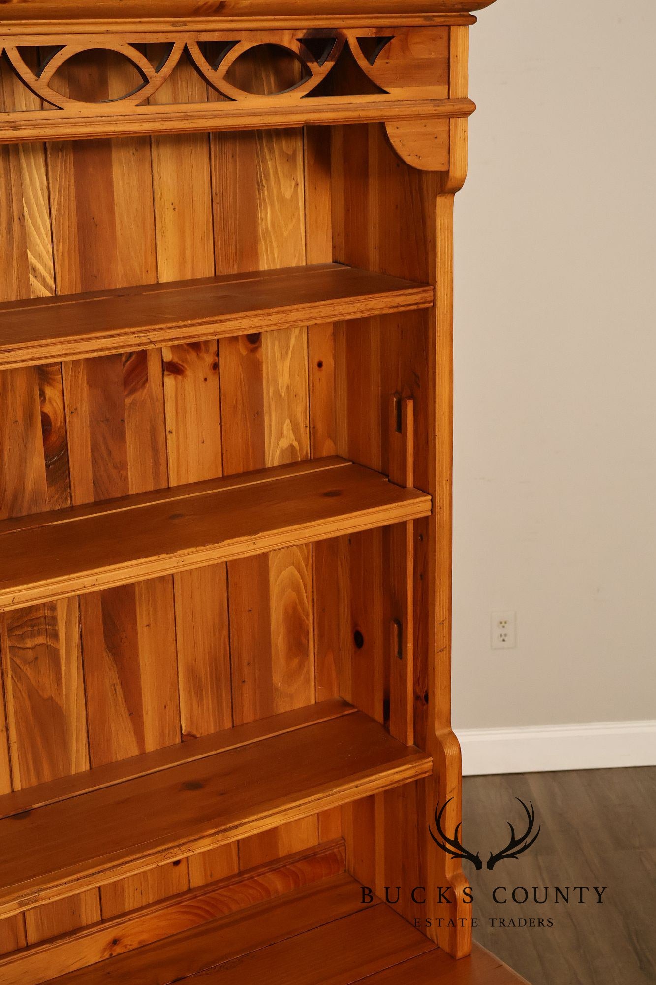 Ethan Allen Country Crossings Pine Set Back Hutch