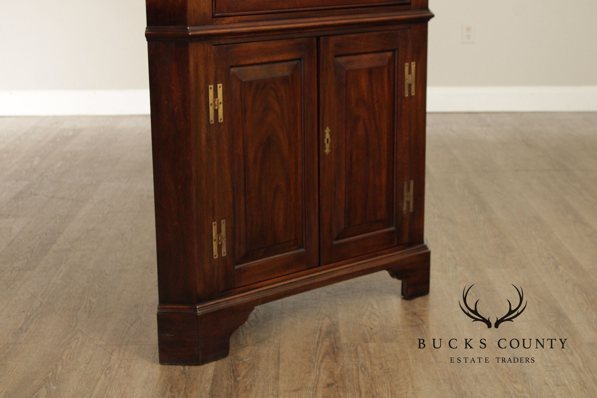 Henkel Harris Virginia Galleries Mahogany Corner Cabinet
