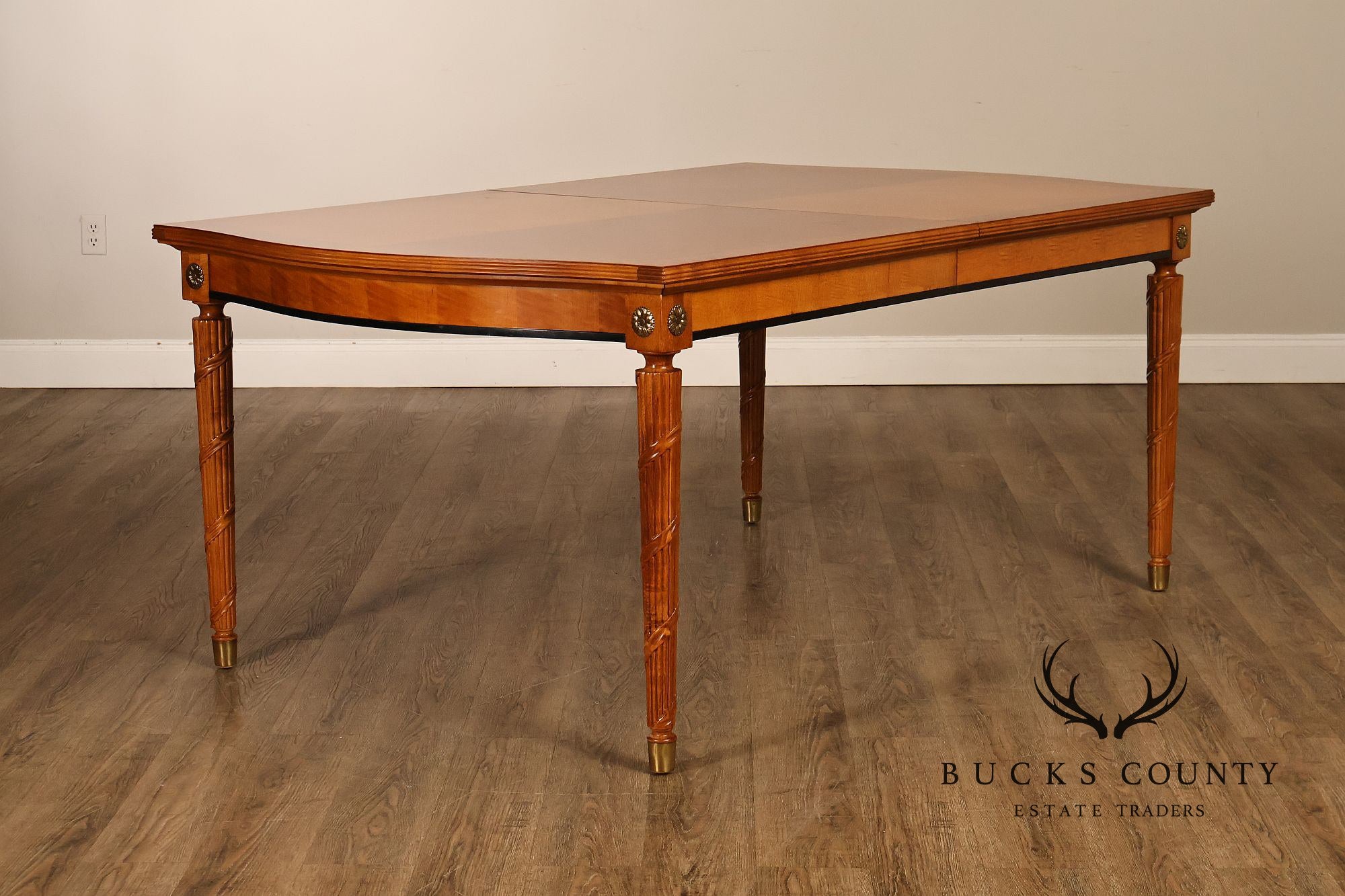 Thomasville Grand Classics Collection Louis XVI Neoclassical Dining Room Table with Leaves