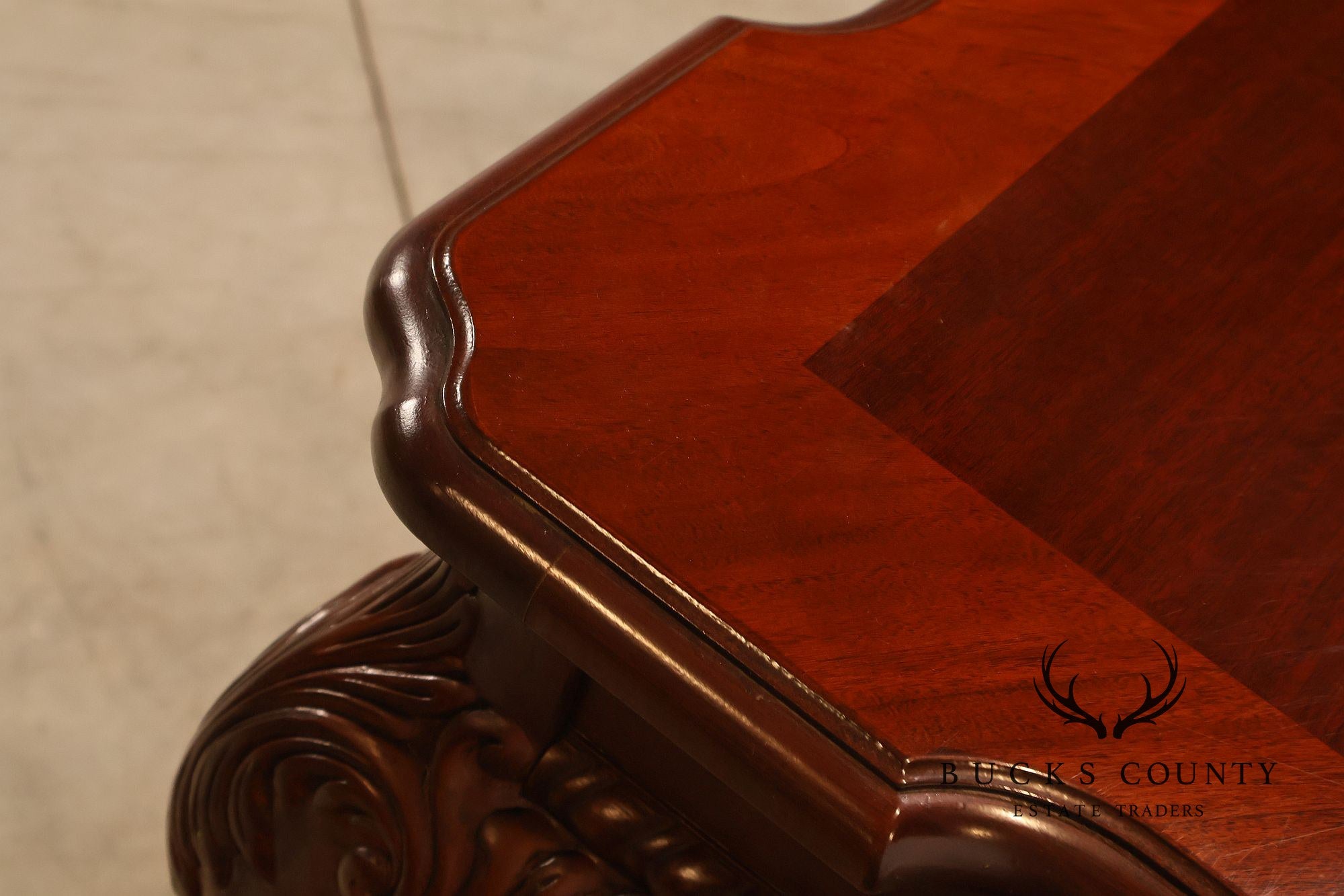 Lexington Furniture Chippendale Style Mahogany Expandable Dining Table