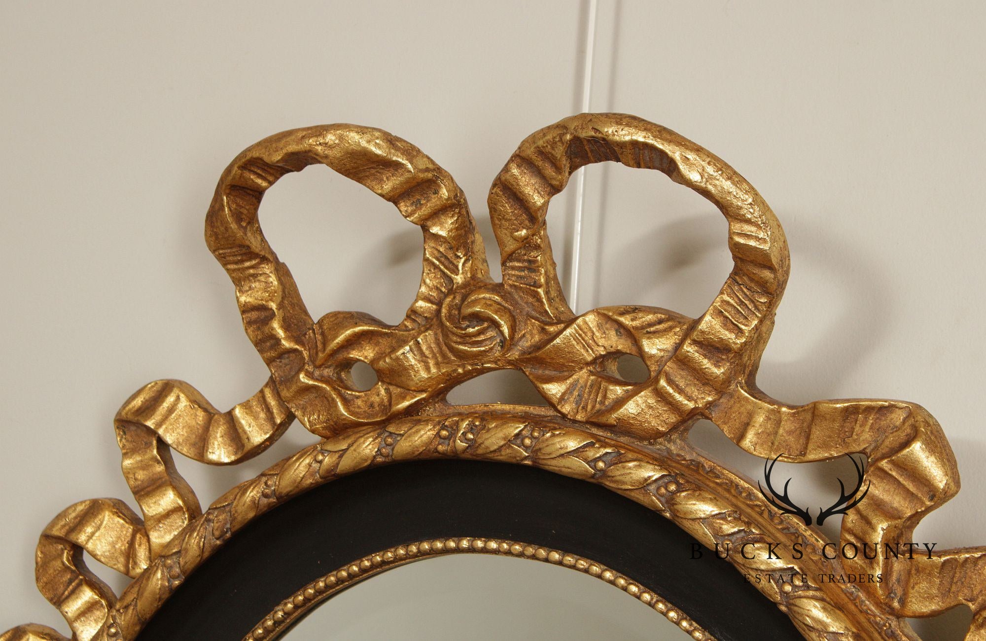 Friedman Brothers 'The Leonia' Giltwood Oval Wall Mirror