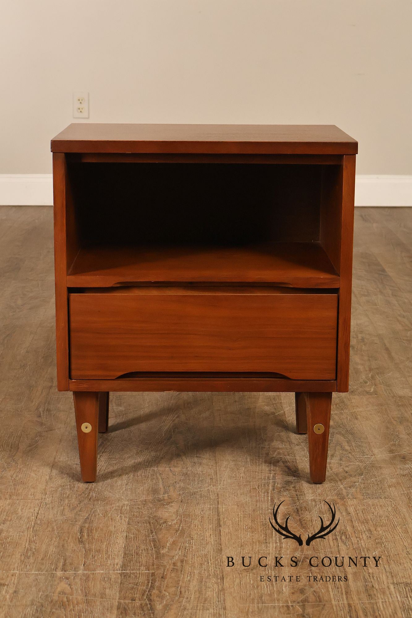 Stanley Furniture Mid Century Modern Pair of Walnut Nightstands