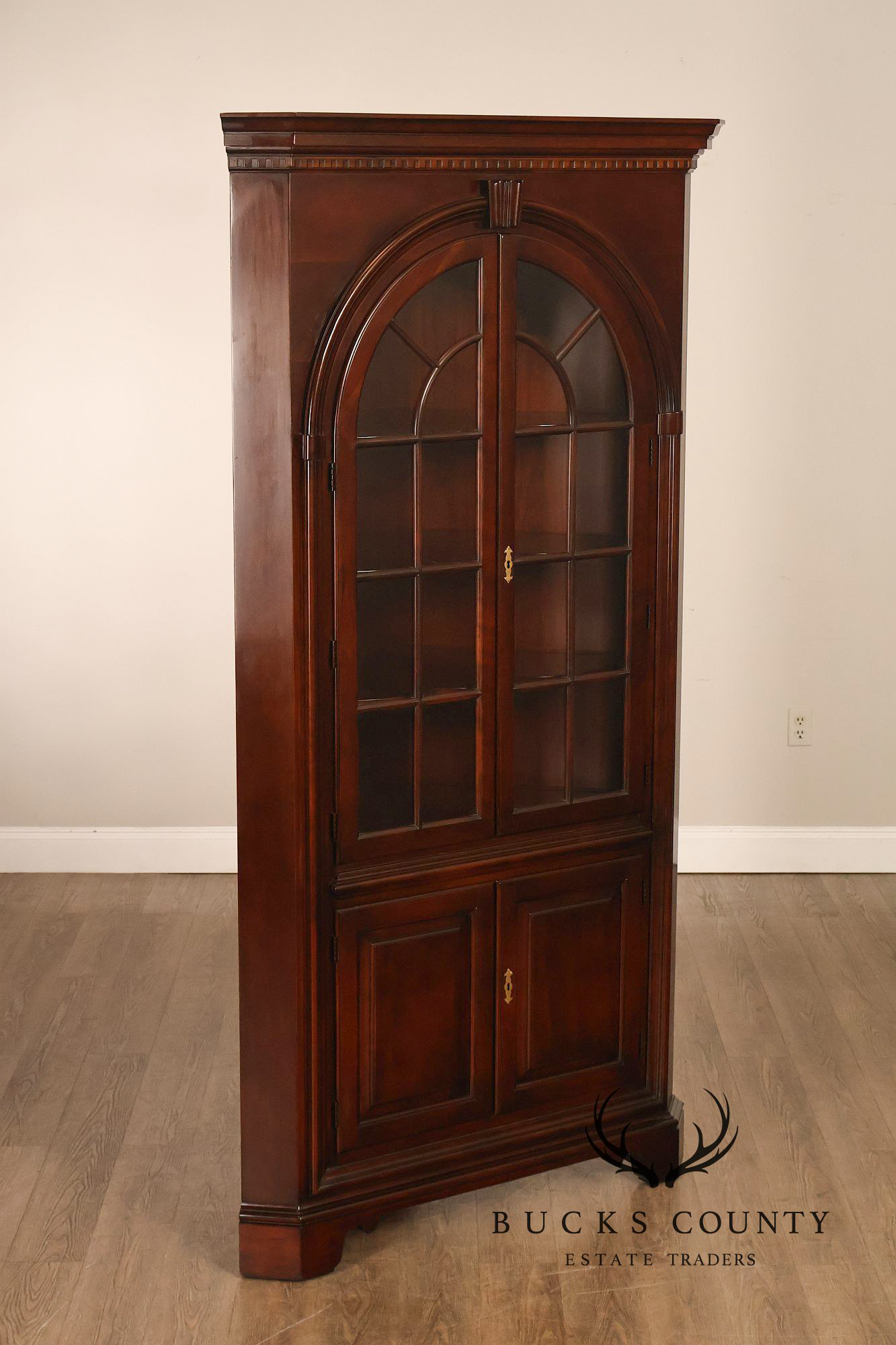 Statton Georgian Style Old Towne Cherry Corner Cabinet
