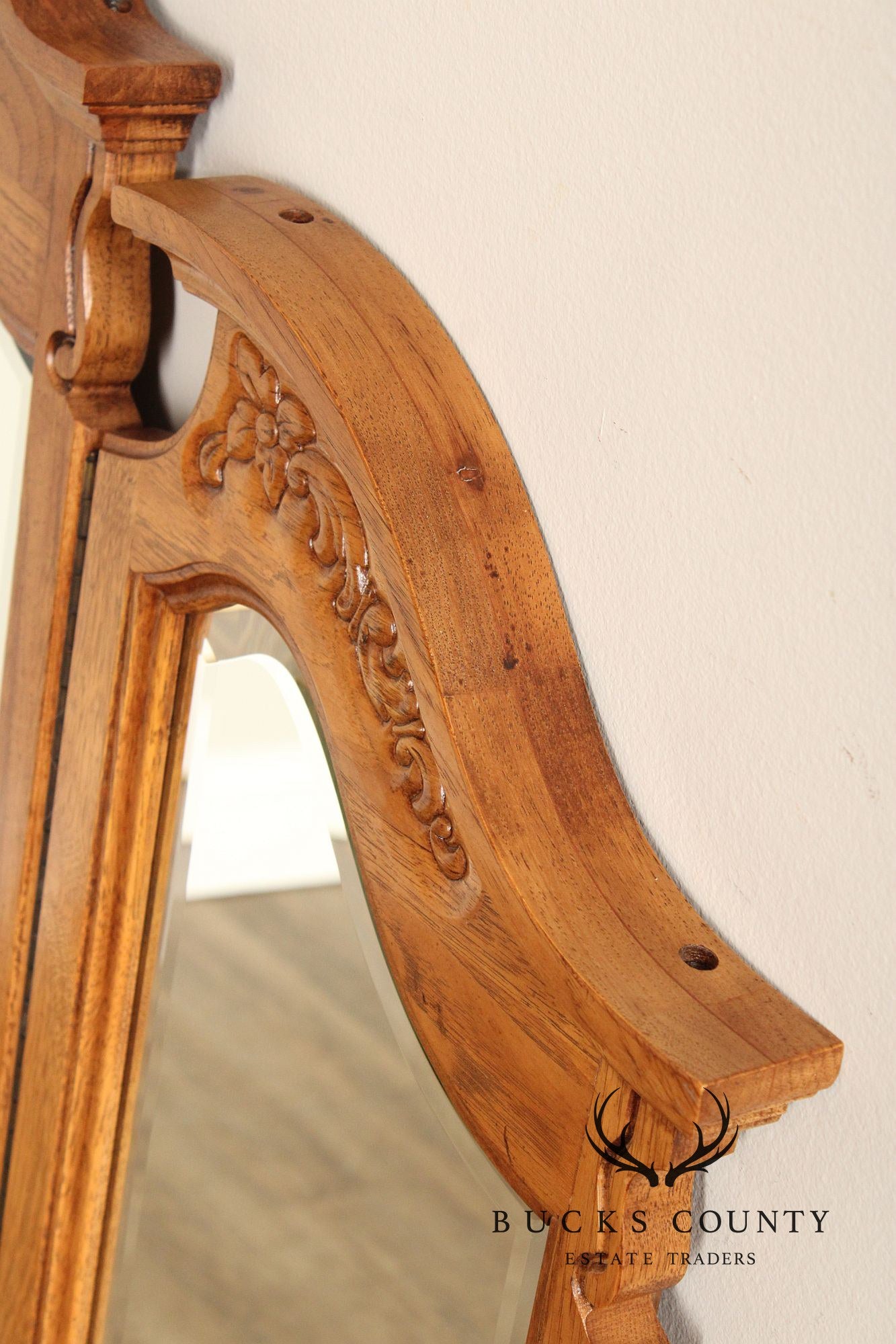 Thomasville 'Camille' French Provincial Style Tri-Fold Dresser Mirror