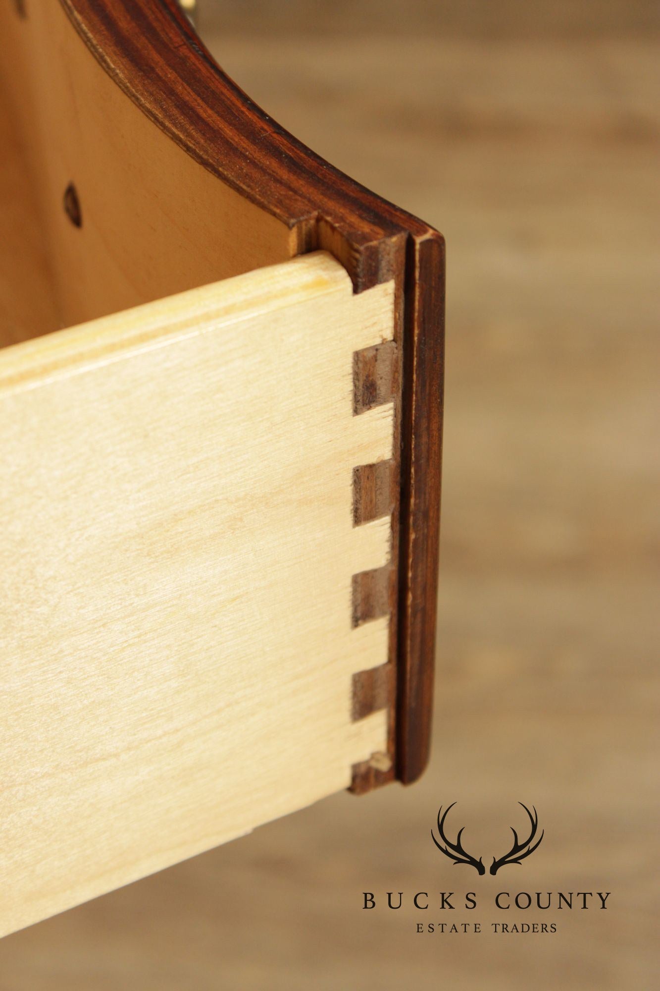 Thomasville 'Kent Park' Pair of Mahogany Nightstands