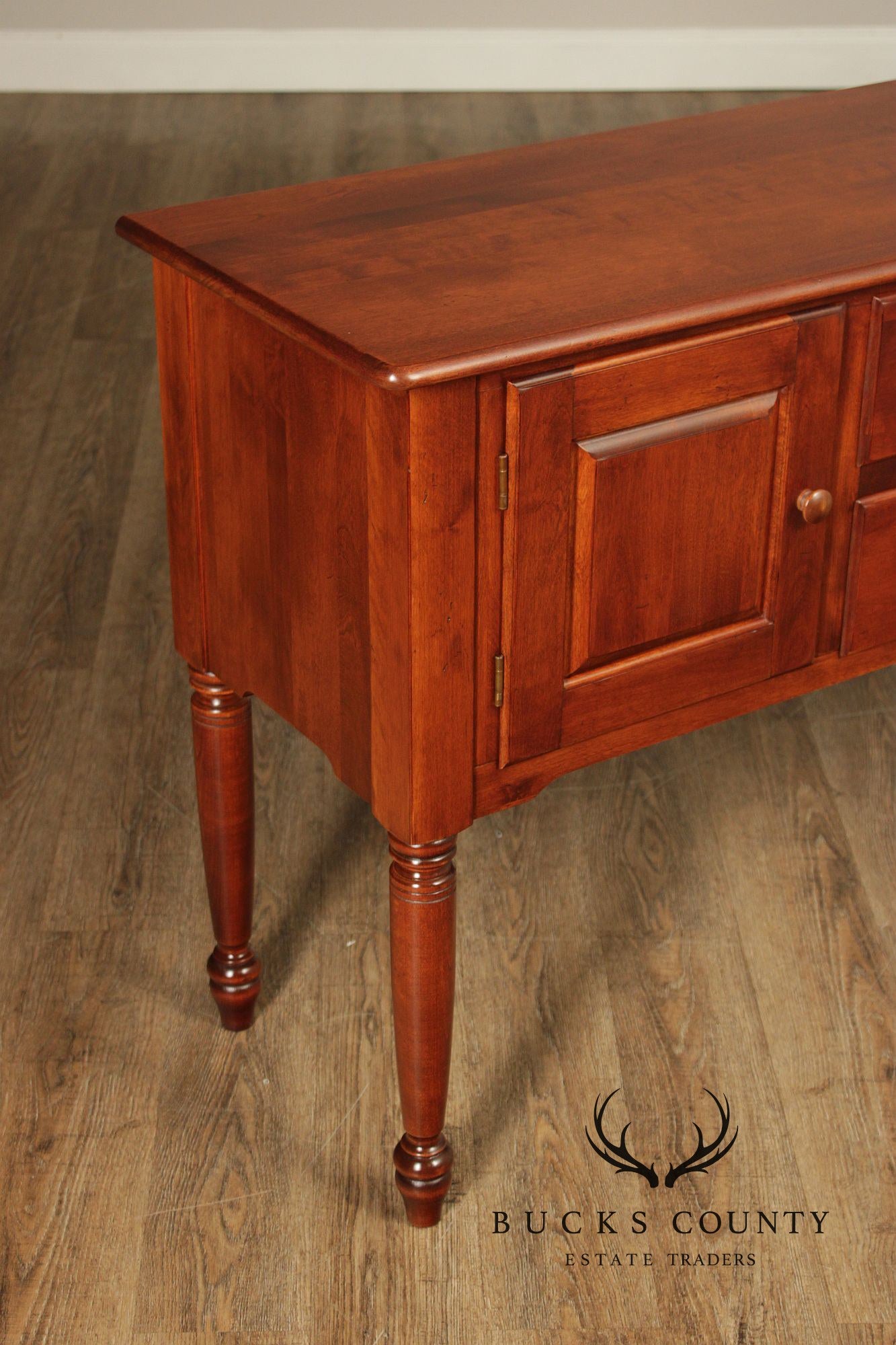 NICHOLS & STONE MAPLE SERVER SIDEBOARD WITH FLUTED LEGS