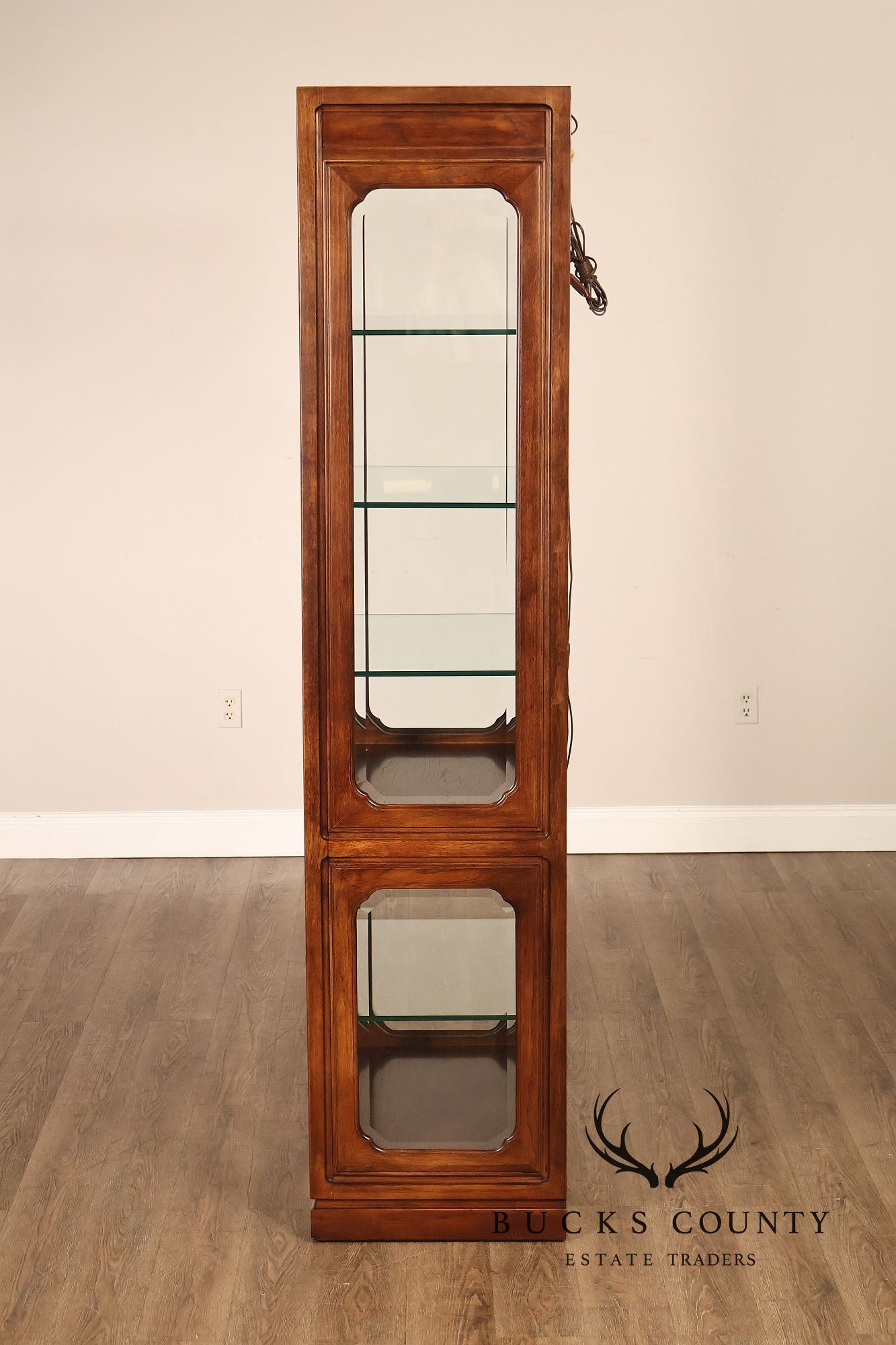 Thomasville Traditional Style Pair Lighted Curio Display Cabinets