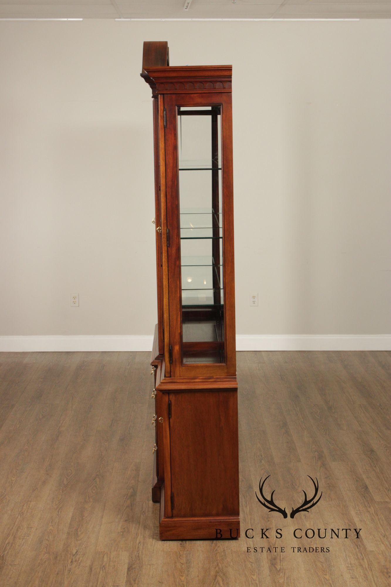 Thomasville Georgian Style Large Mahogany China Display Breakfront