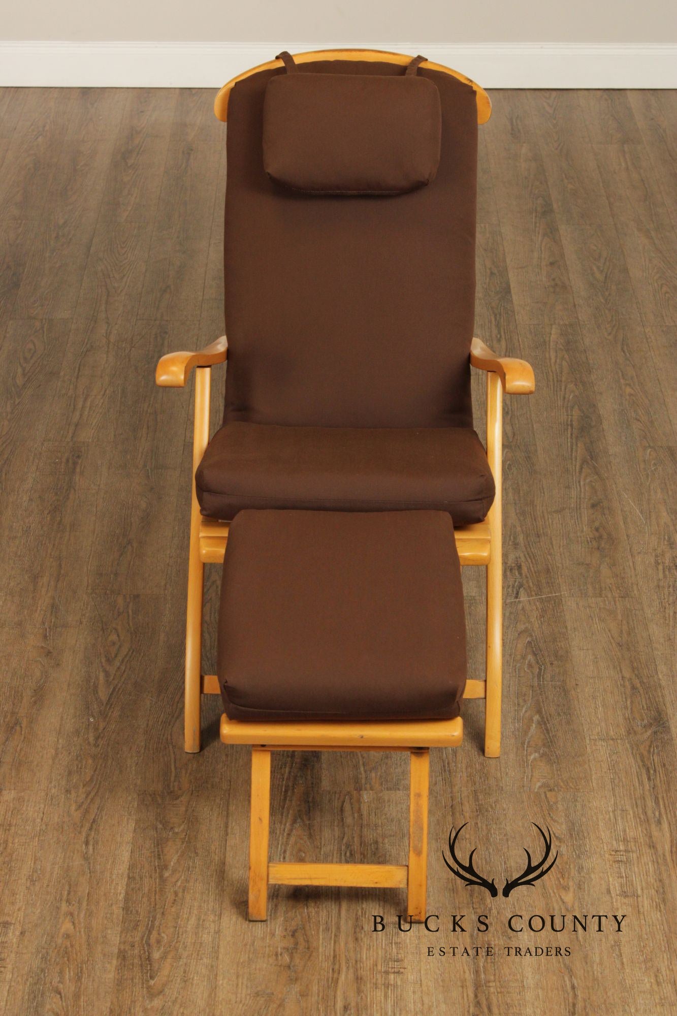 Vintage Campaign Style Pair of Maple Folding Cruise Ship Steamer Lounge Chairs