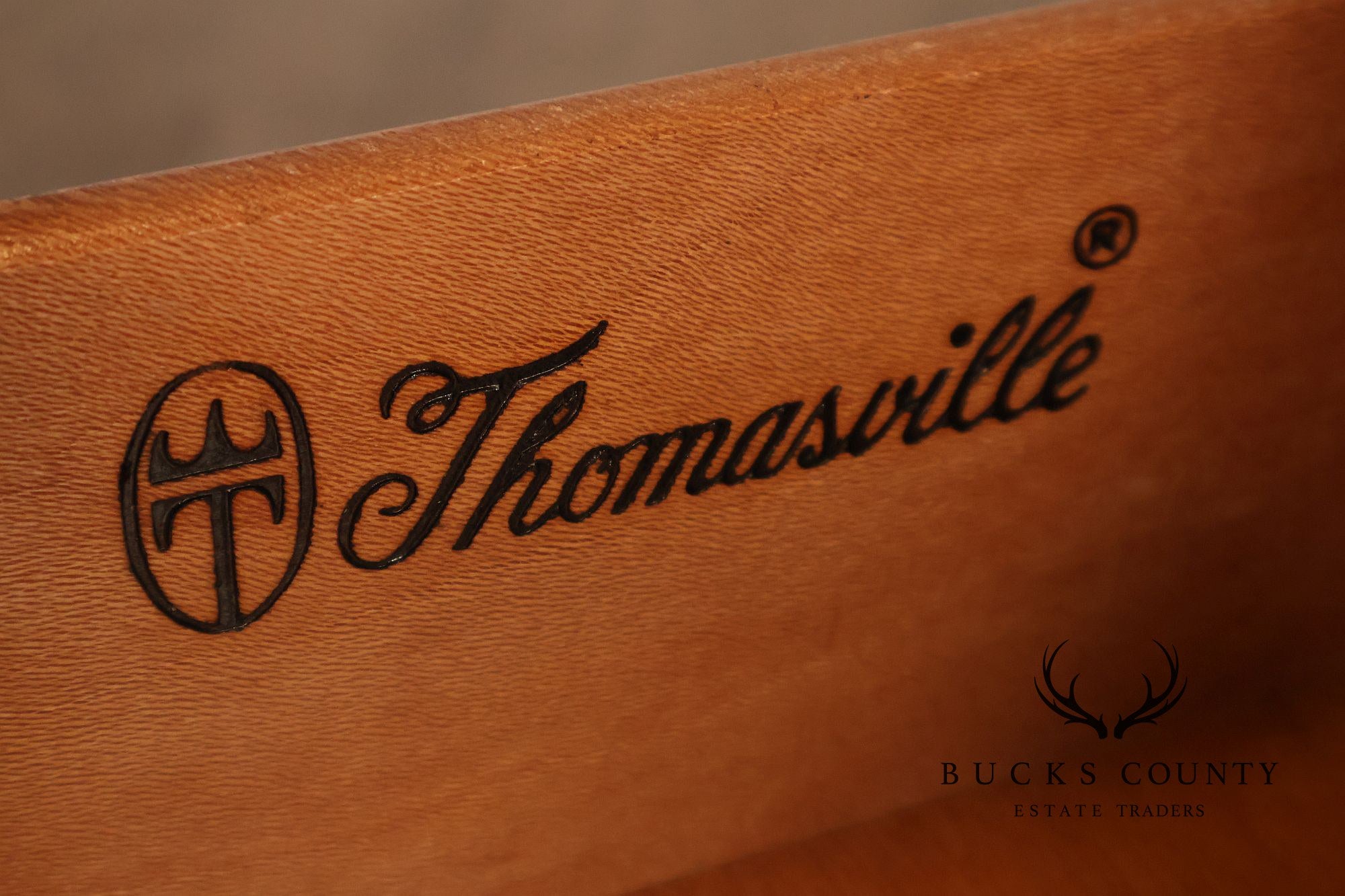 Thomasville Hepplewhite Style Pair Of Mahogany Bow Front Chest Nightstands