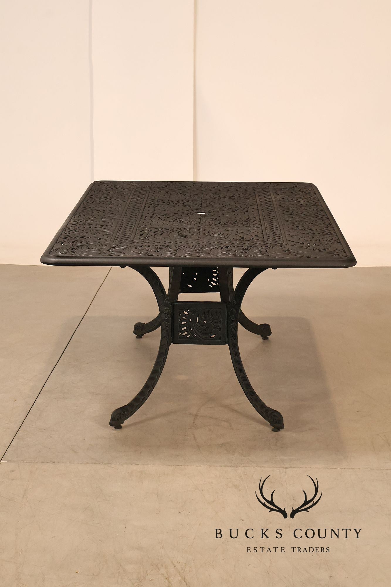 Cast Aluminum Outdoor Dining Set With Pierced Decoration