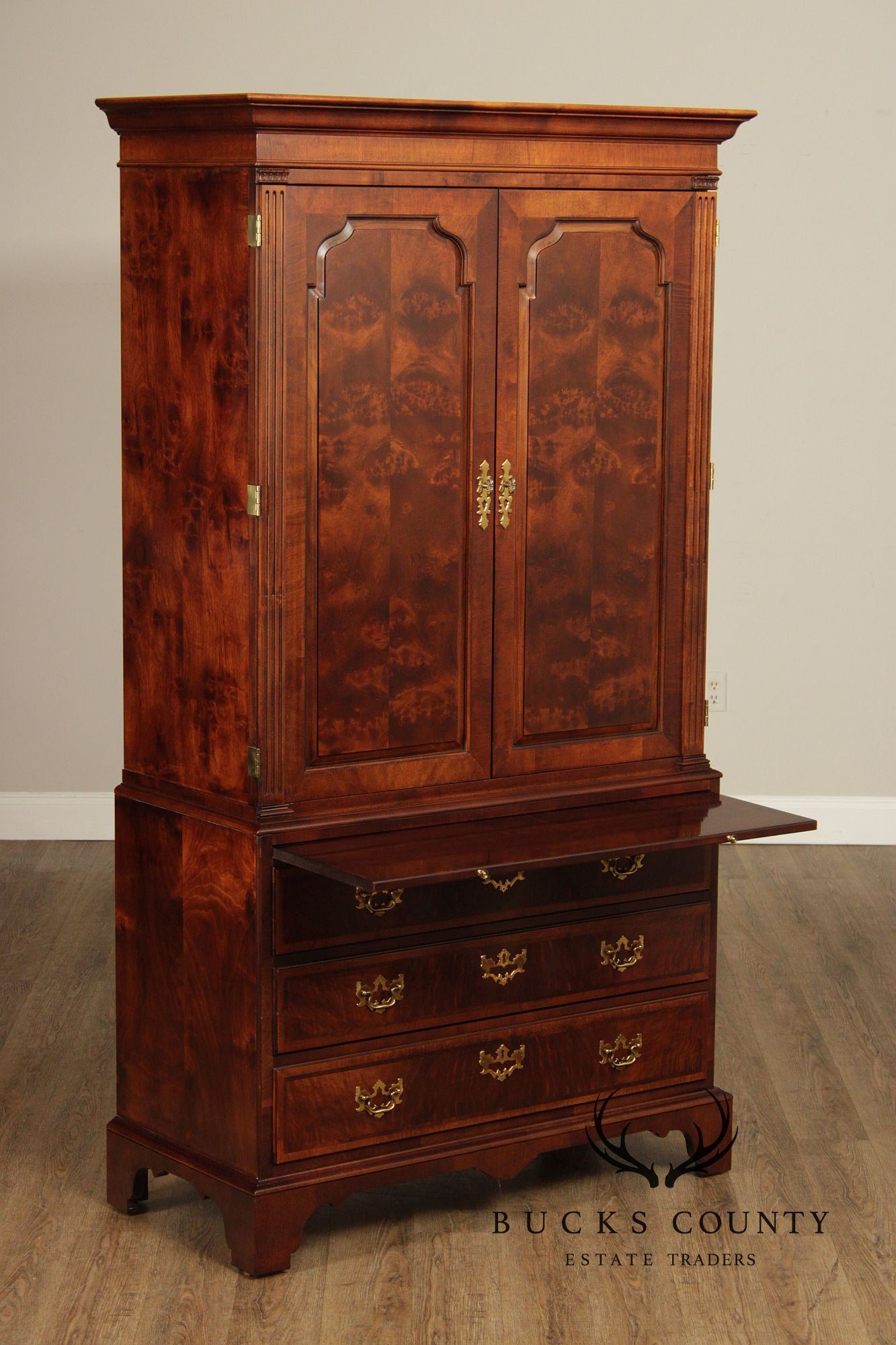 Henredon Aston Court Collection Mahogany Chippendale Bedroom Armoire Cabinet