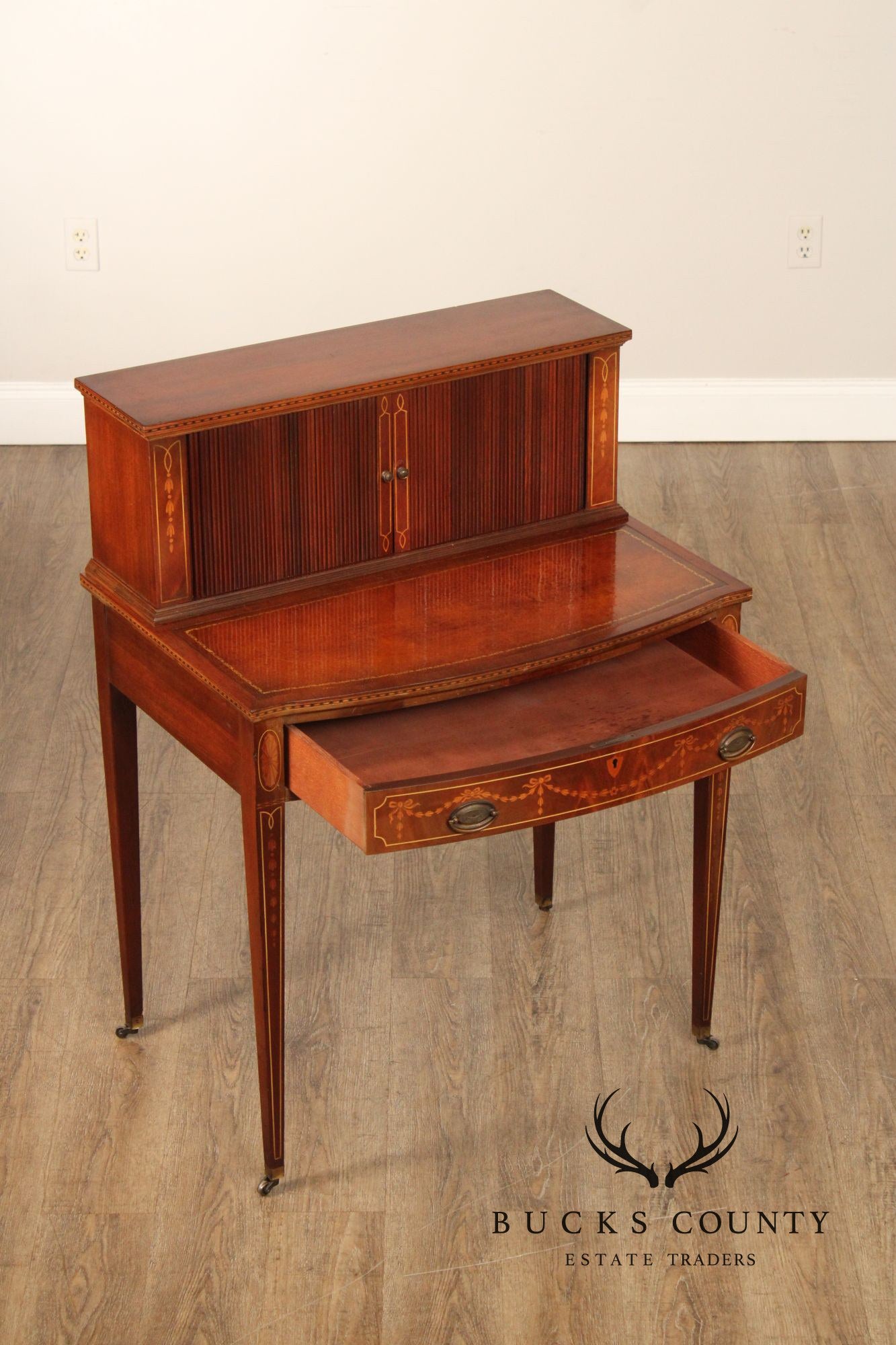 Hepplewhite Style 1940,s Mahogany Inlaid Writing Desk