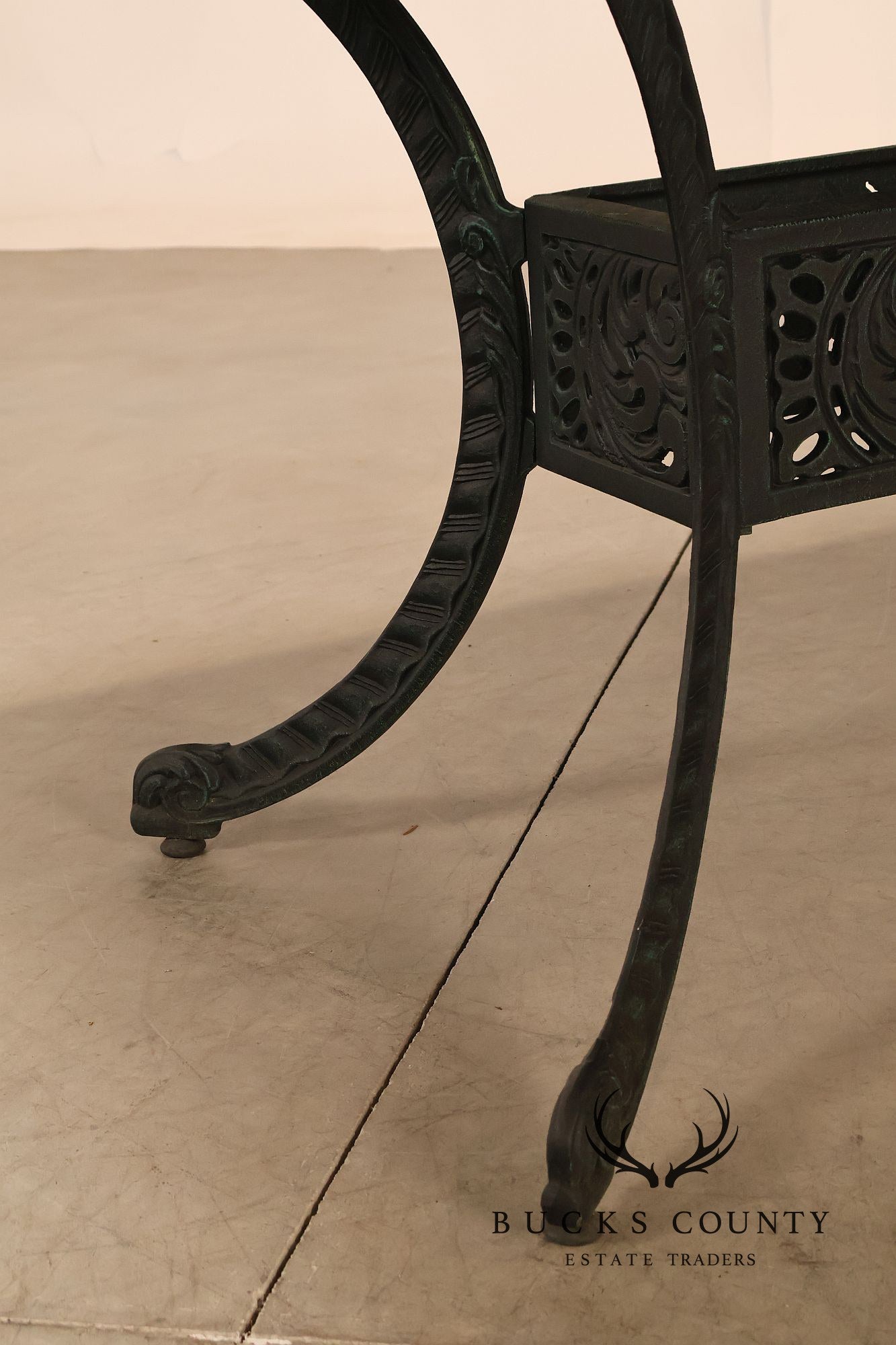 Cast Aluminum Outdoor Dining Set With Pierced Decoration