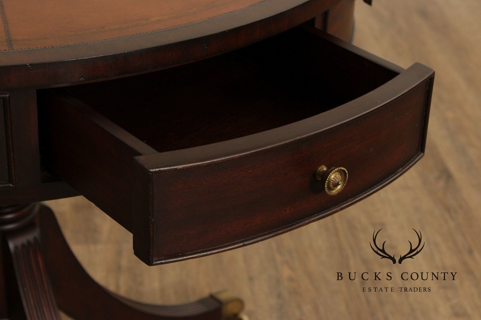Ethan Allen Regency Style Round Leather Top Mahogany Rent Table
