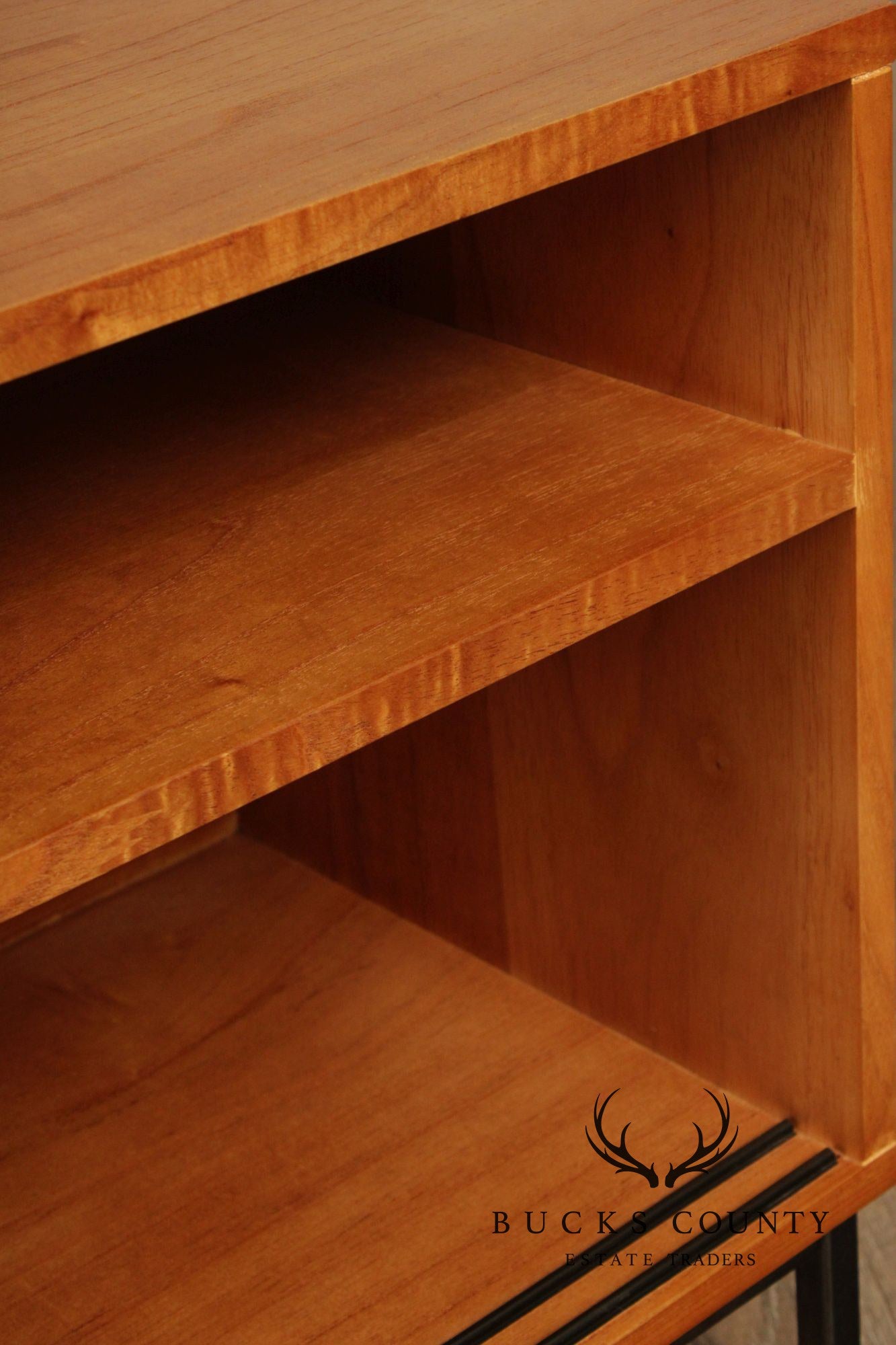 Hopper Studio Mid Century Modern Style 'Sophia' Media Console