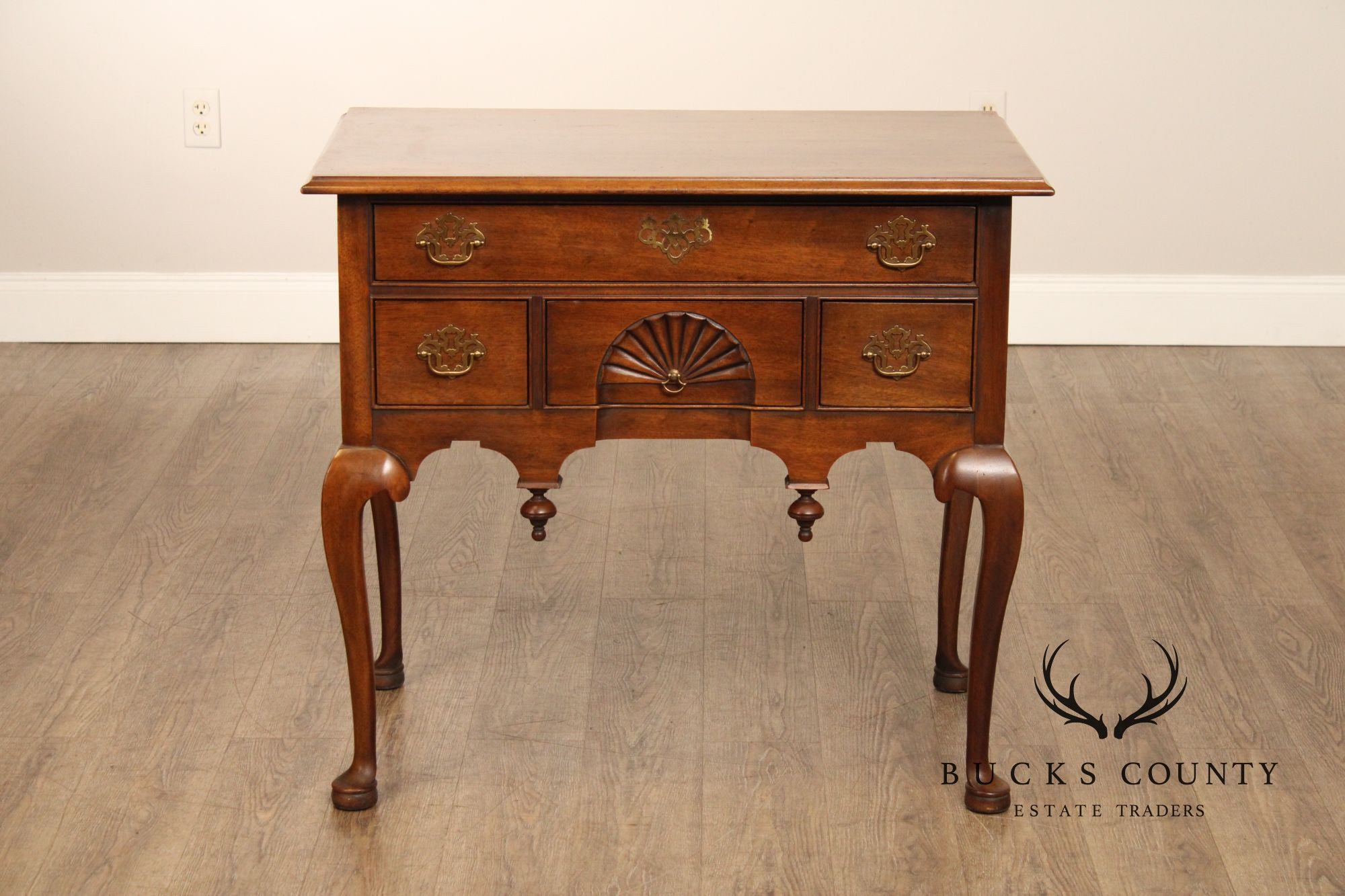 Century Furniture Vintage Queen Anne Style Mahogany Lowboy Chest