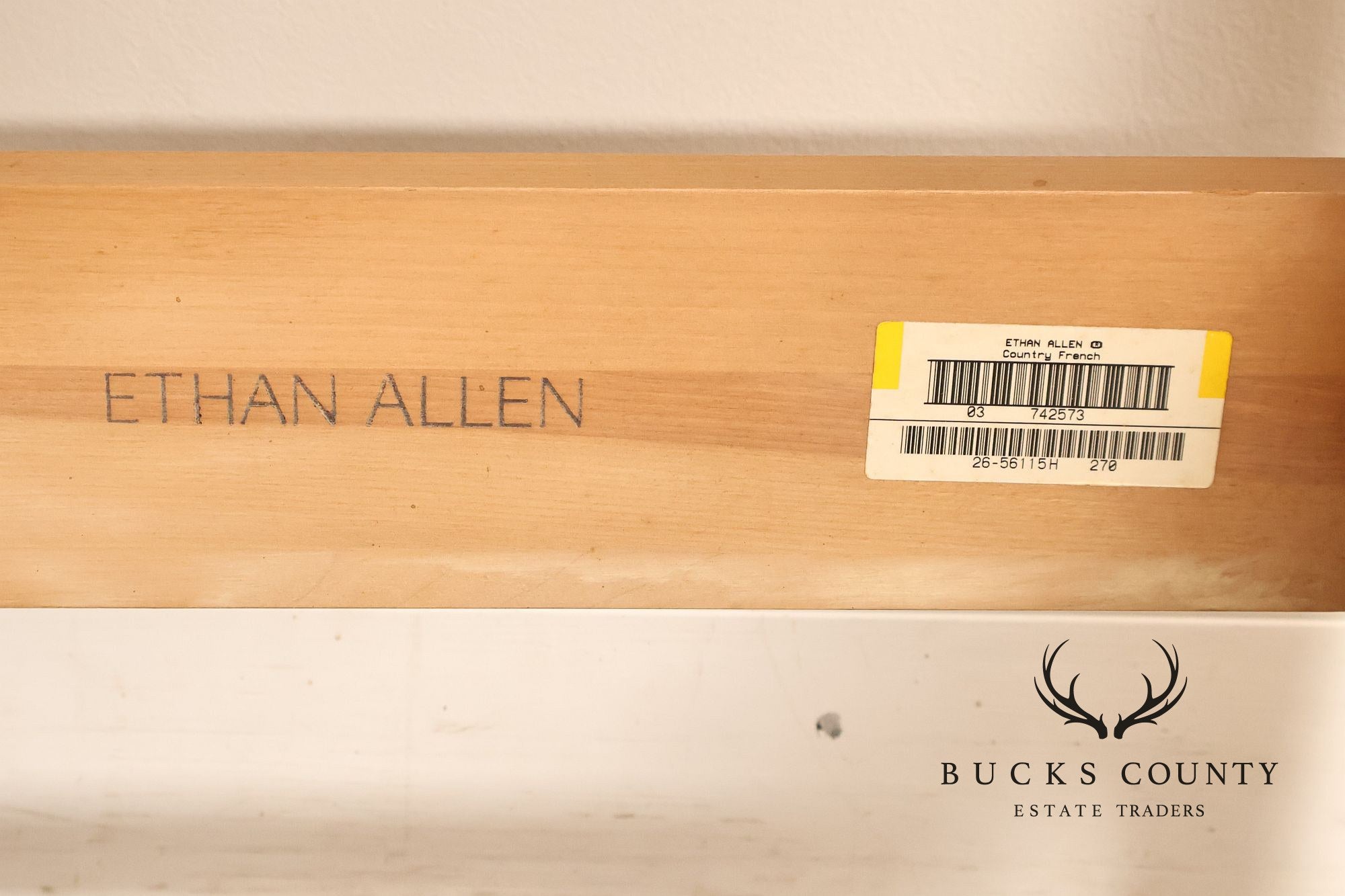 Ethan Allen 'Country French' Queen Sleigh Bed