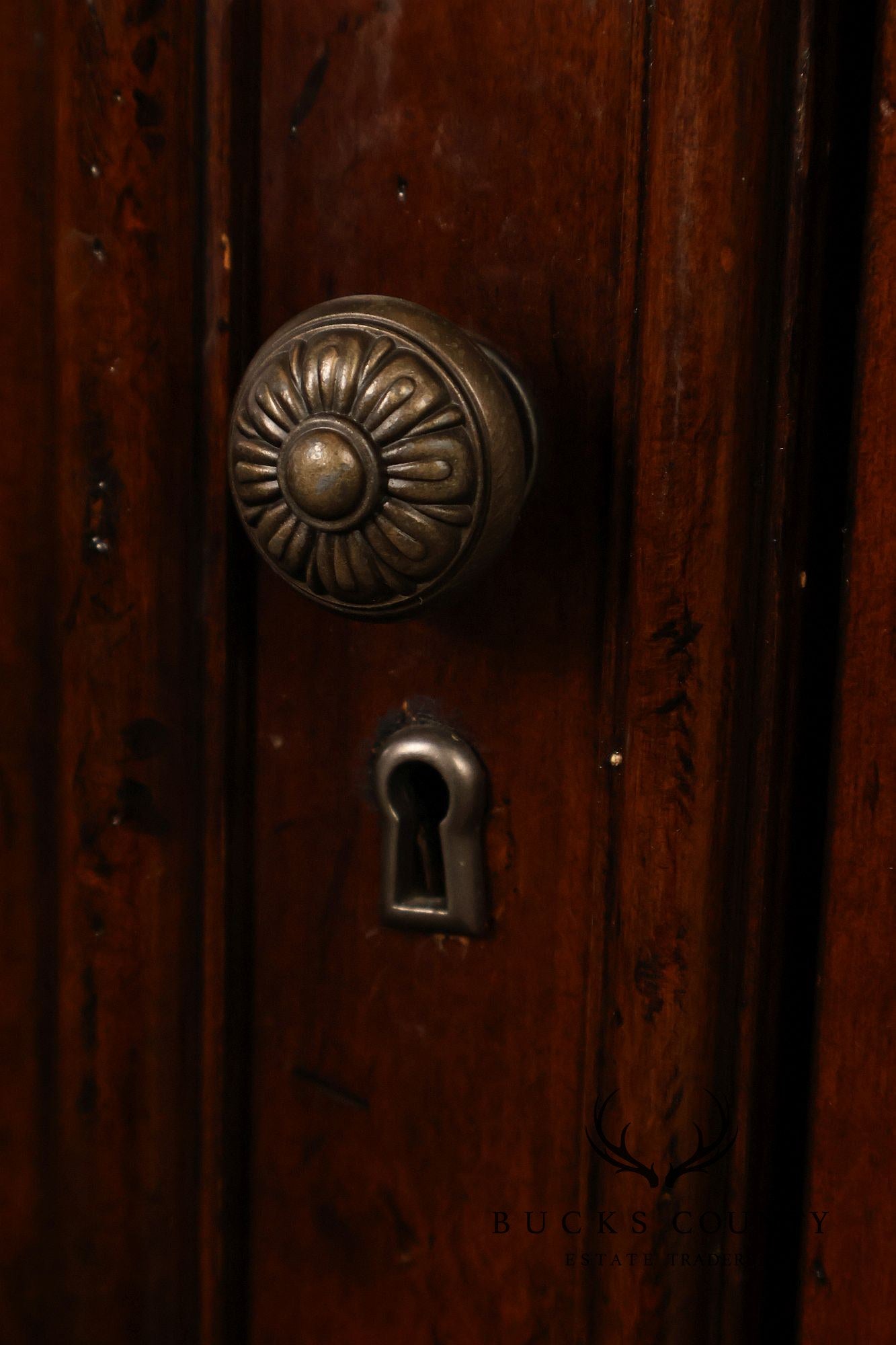 Sligh Large Traditional Lighted Bookcase Cabinet