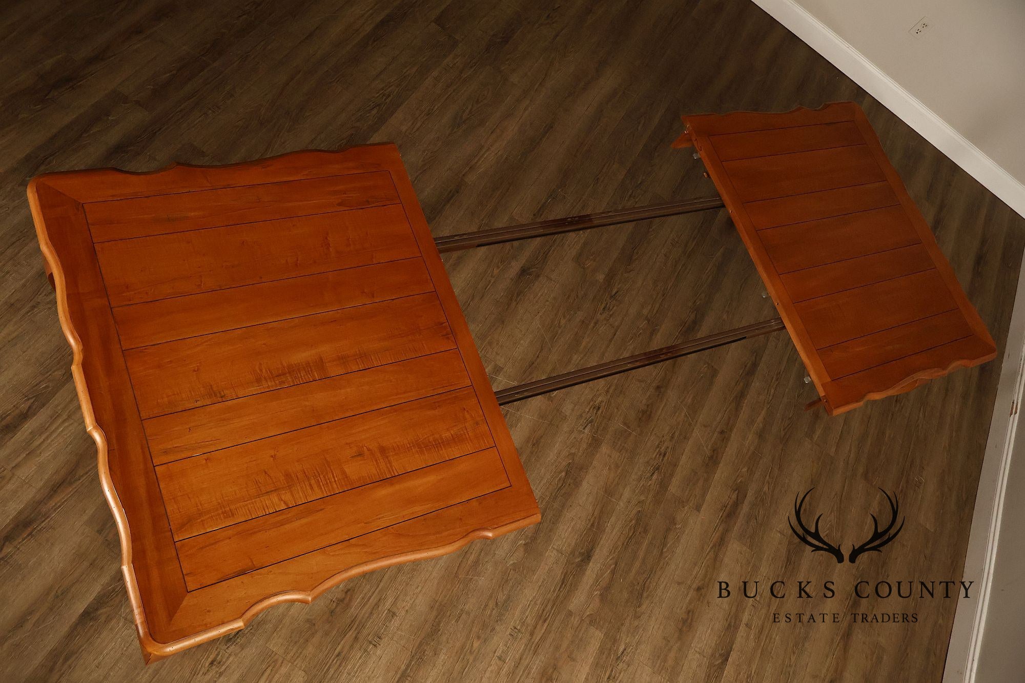 Ethan Allen 'Legacy' French Country Style Expandable Dining Table