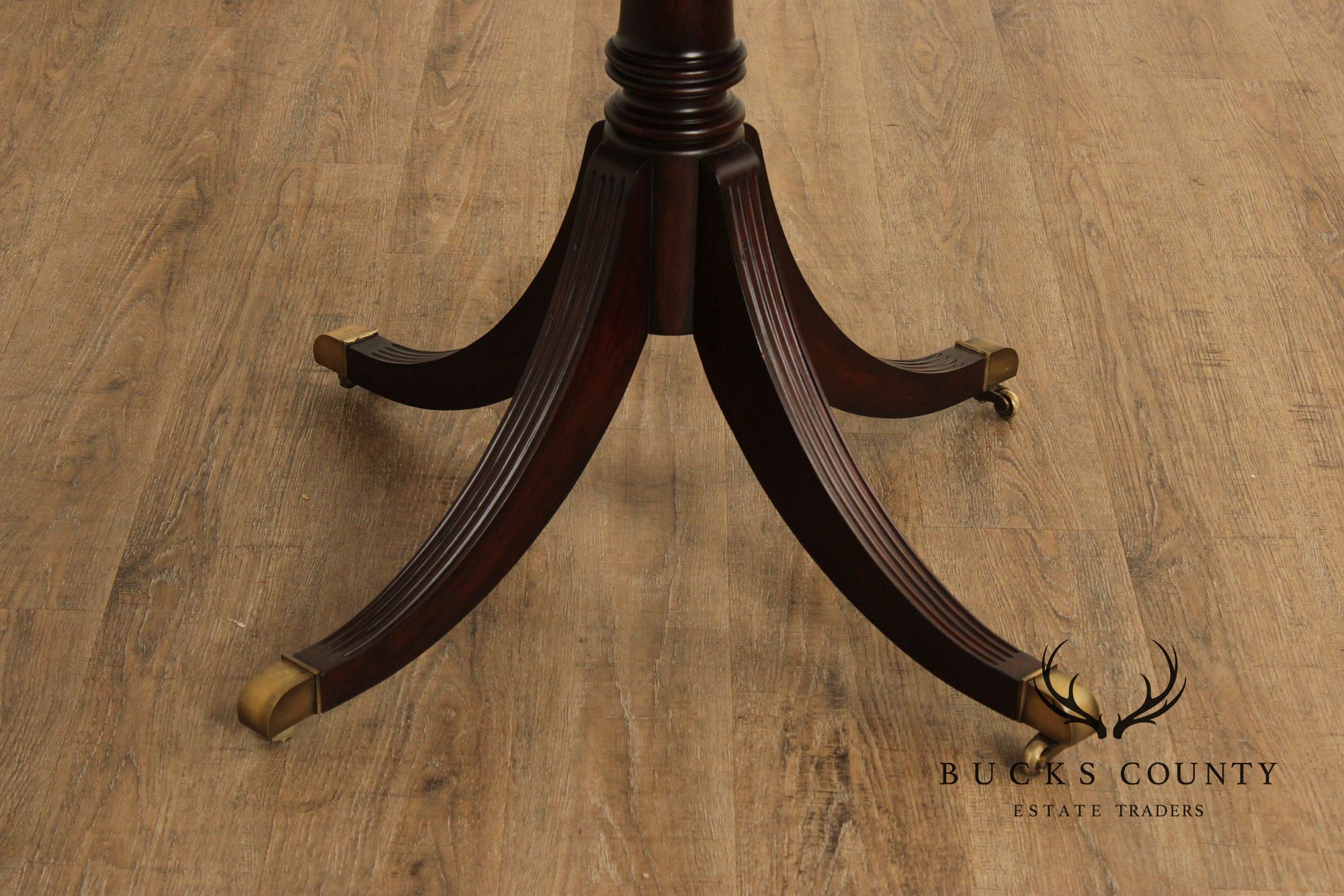 Ethan Allen Regency Style Round Leather Top Mahogany Rent Table