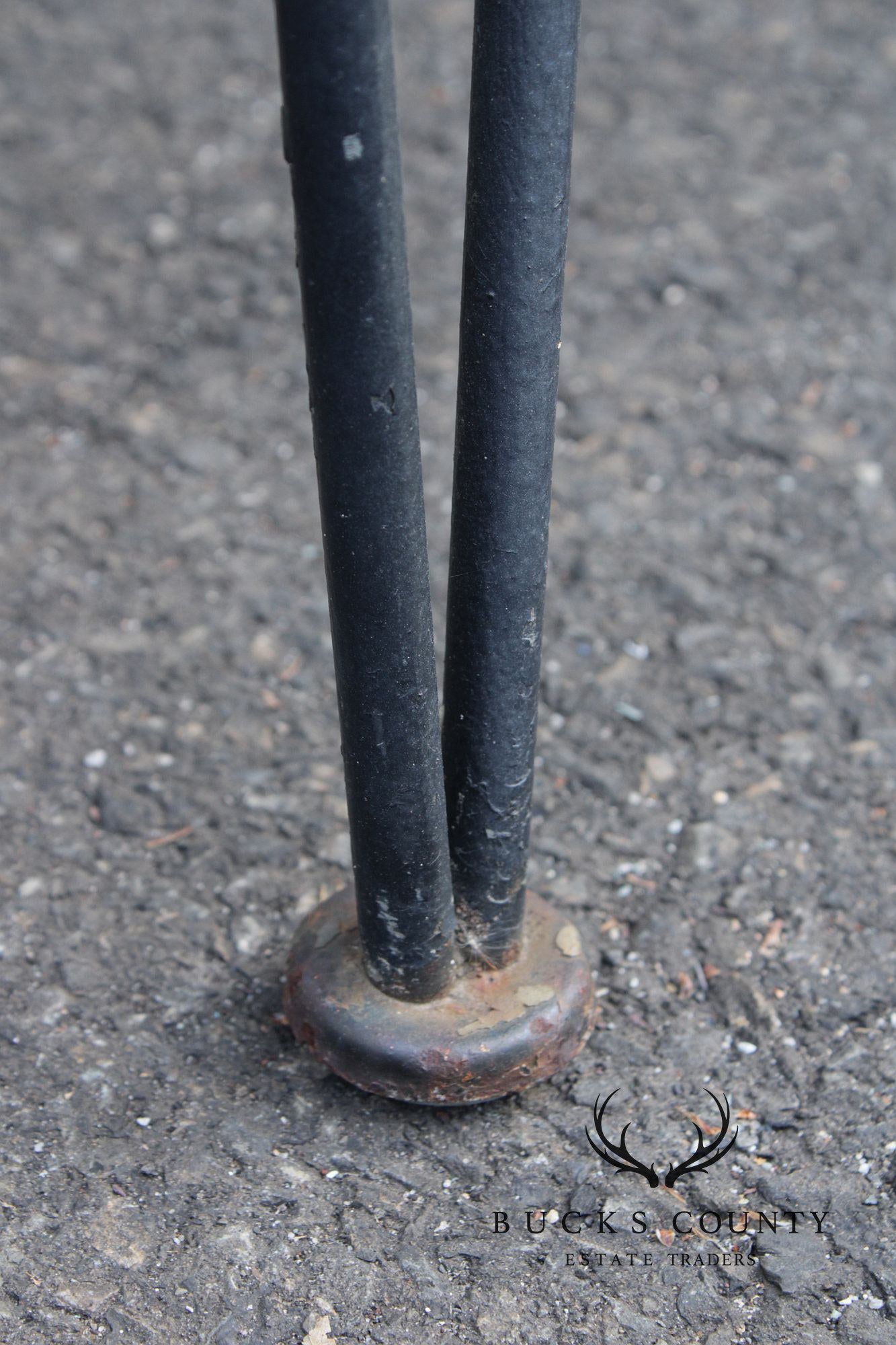 Salterini Mid Century Modern 'Radar' Round Iron Outdoor Coffee Table