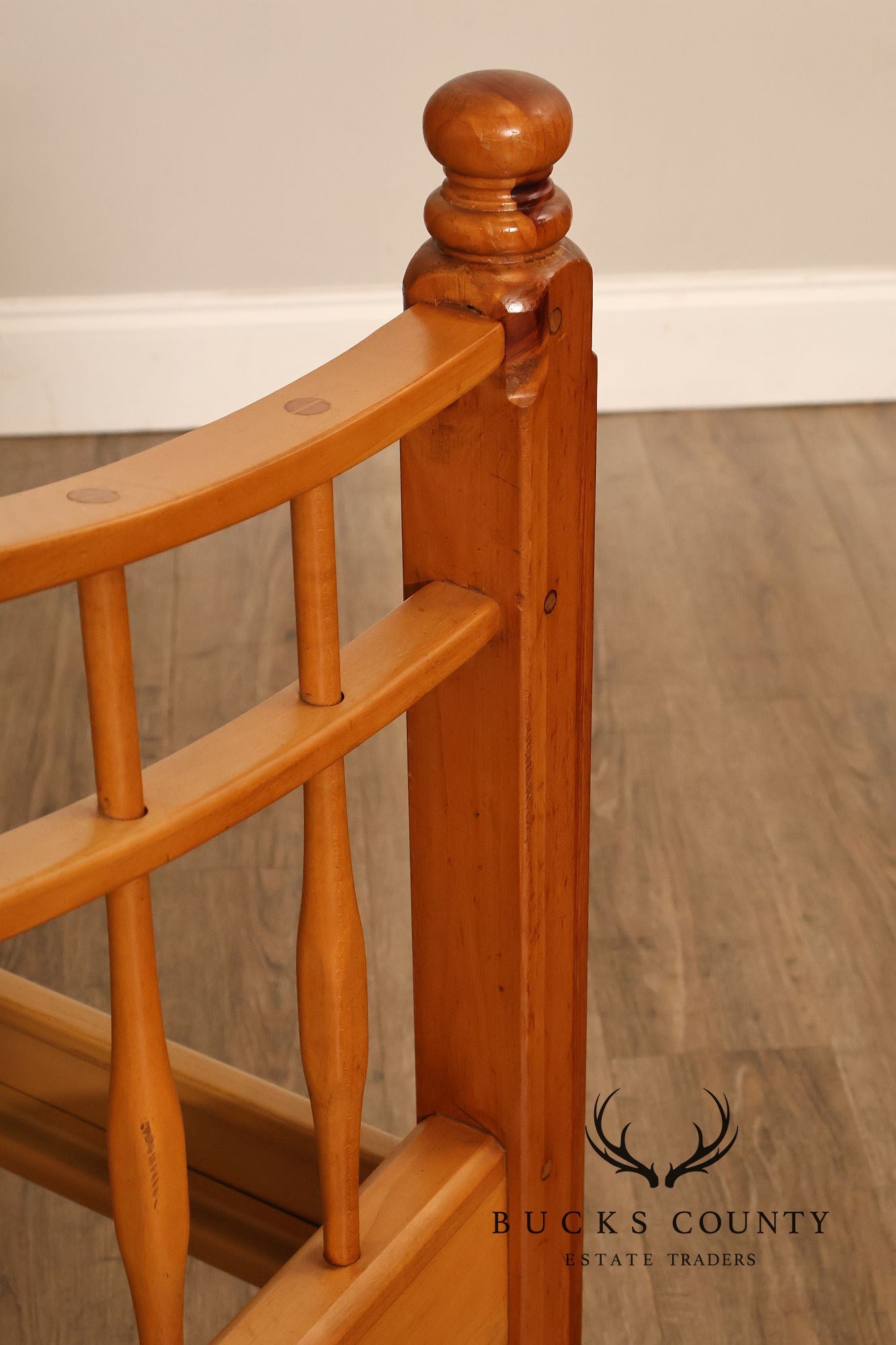 Ethan Allen Country Crossings Collection King Size Windsor Bed