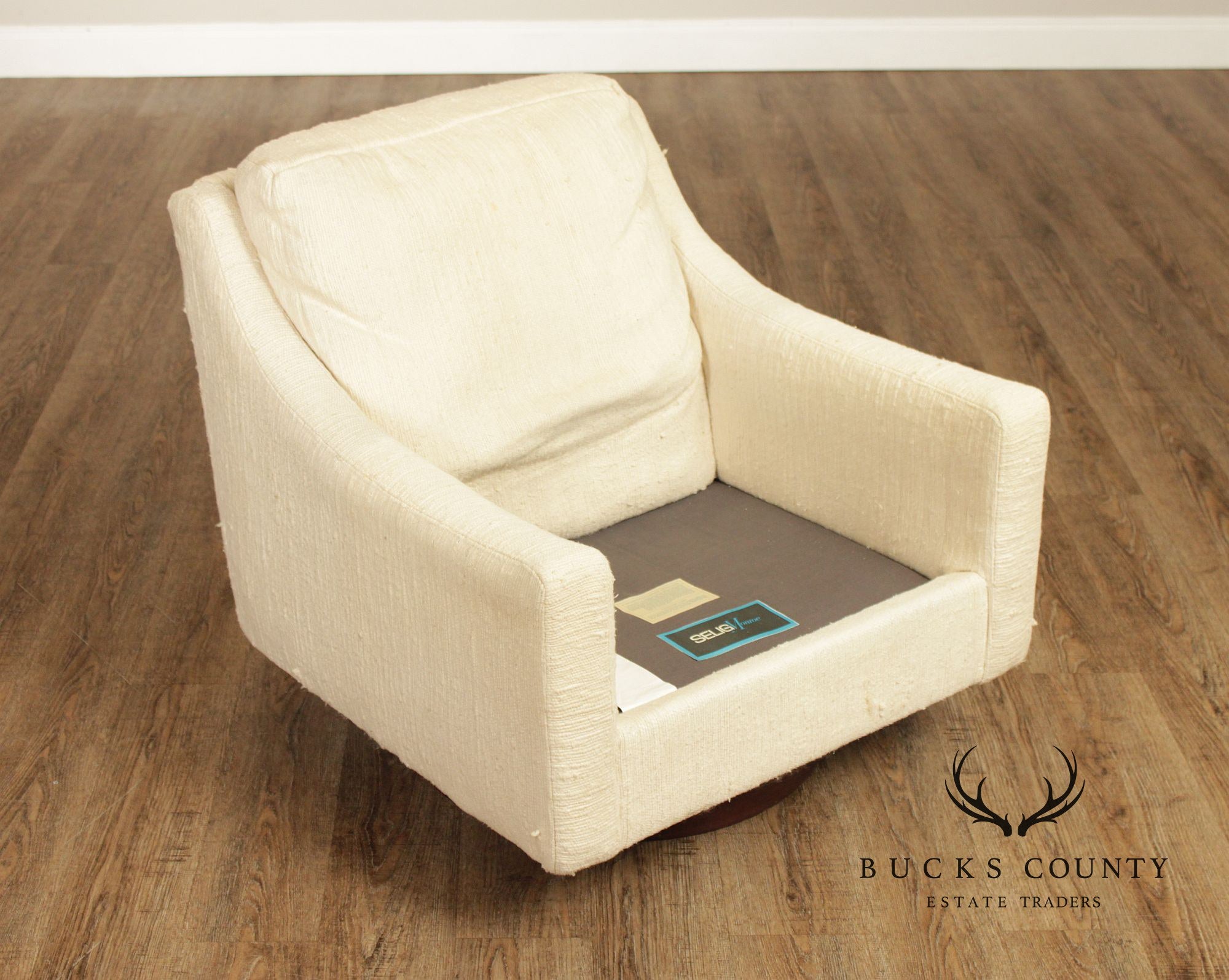 Selig Mid Century Modern Swivel Lounge Chair