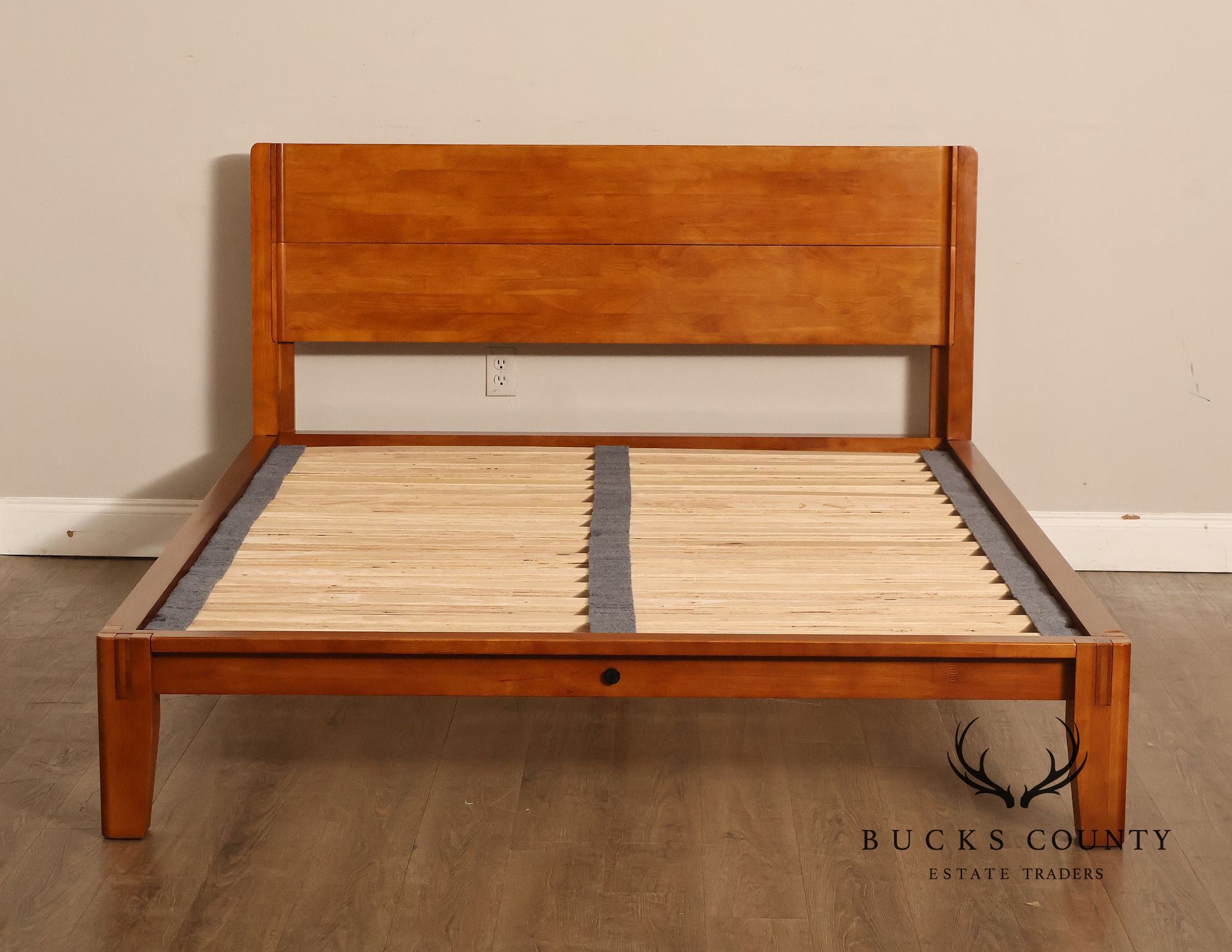 Thuma 'Classic' Queen Bed frame
