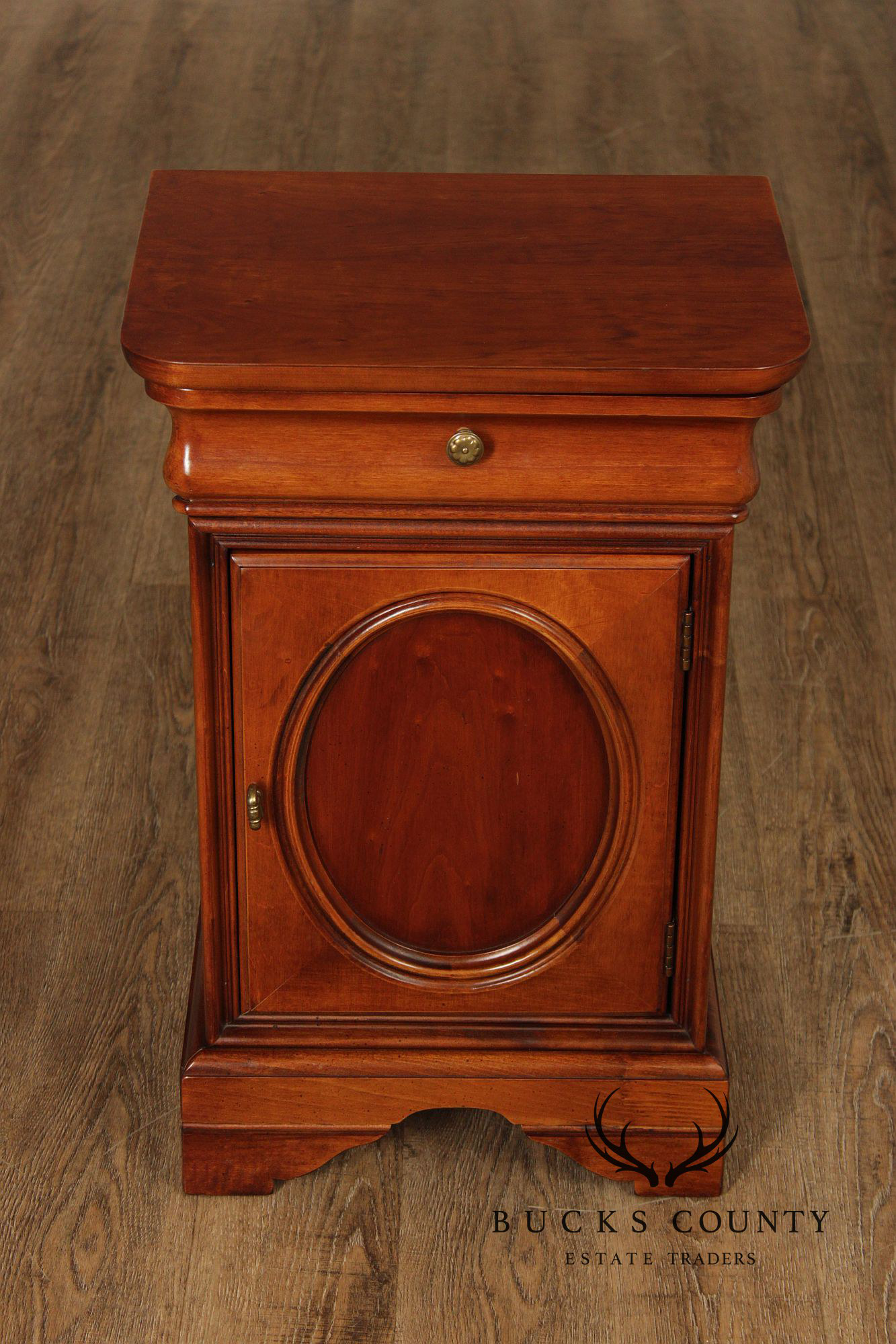 Lexington Furniture 'Chez Michelle' Bedside Cabinet Nightstand