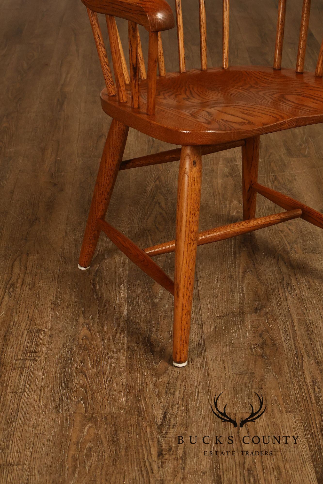 Richardson Brothers Colonial Windsor Style Set Of Seven Oak Dining Chairs