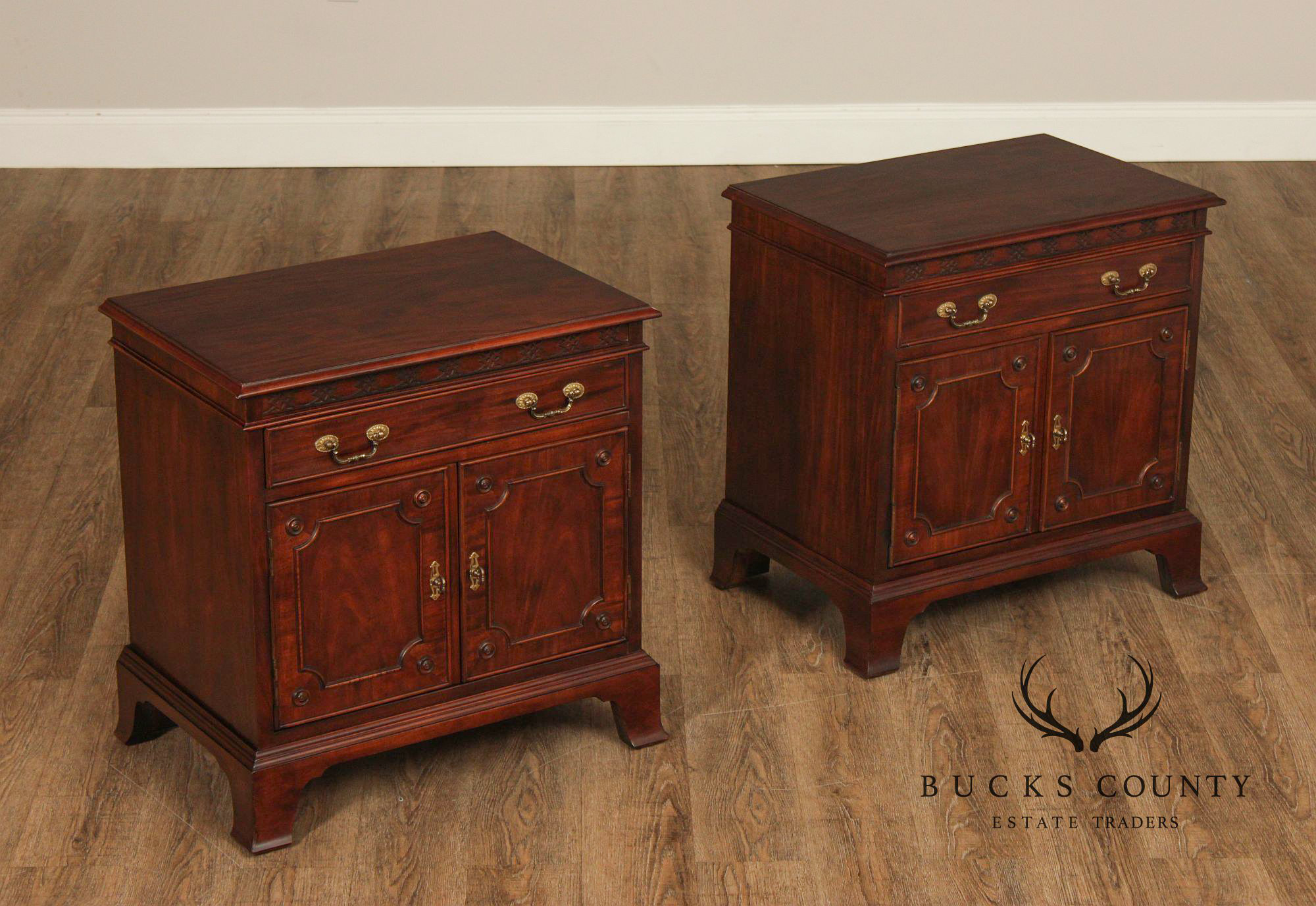 Century Furniture Georgian Style Pair of Mahogany Nightstands