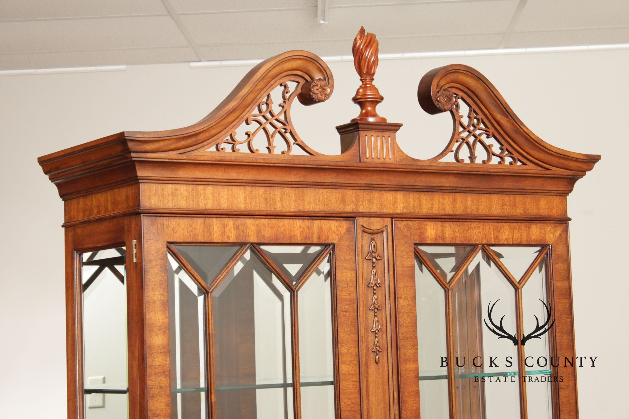 Henkel Harris Georgian Style Pair of Mahogany Display Case Cabinets