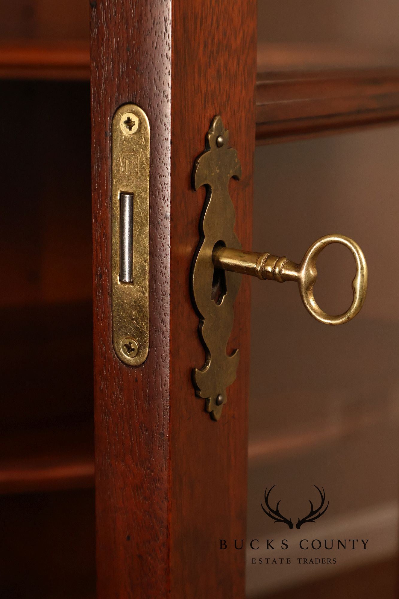 Stickley Traditional Newport Mahogany Lighted Corner Cabinet