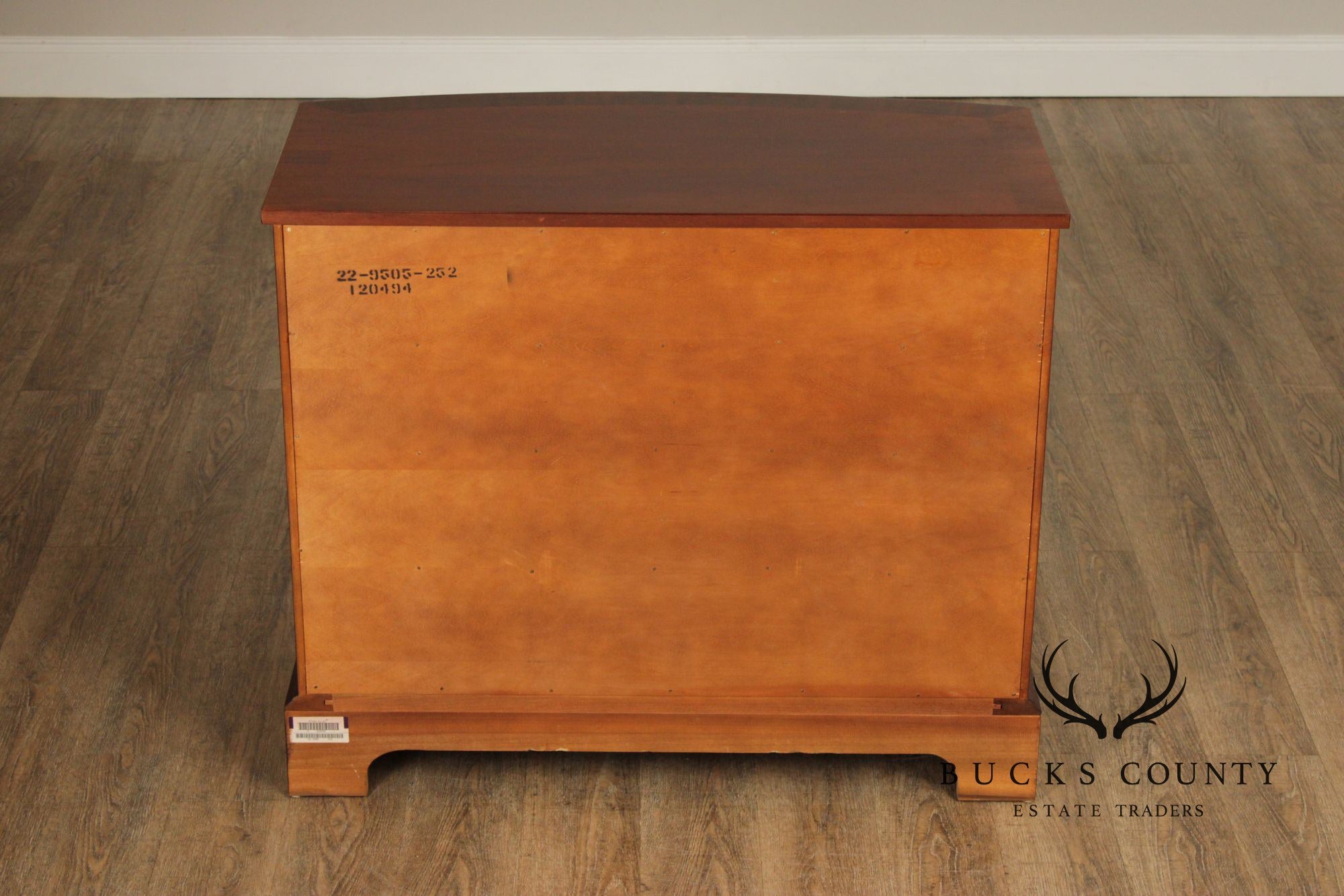 Ethan Allen Hepplewhite Style Mahogany Chest of Drawers