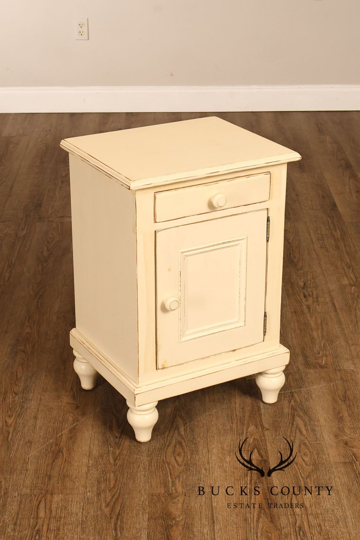 Coastal Style Pair of Painted Bedside Cabinets