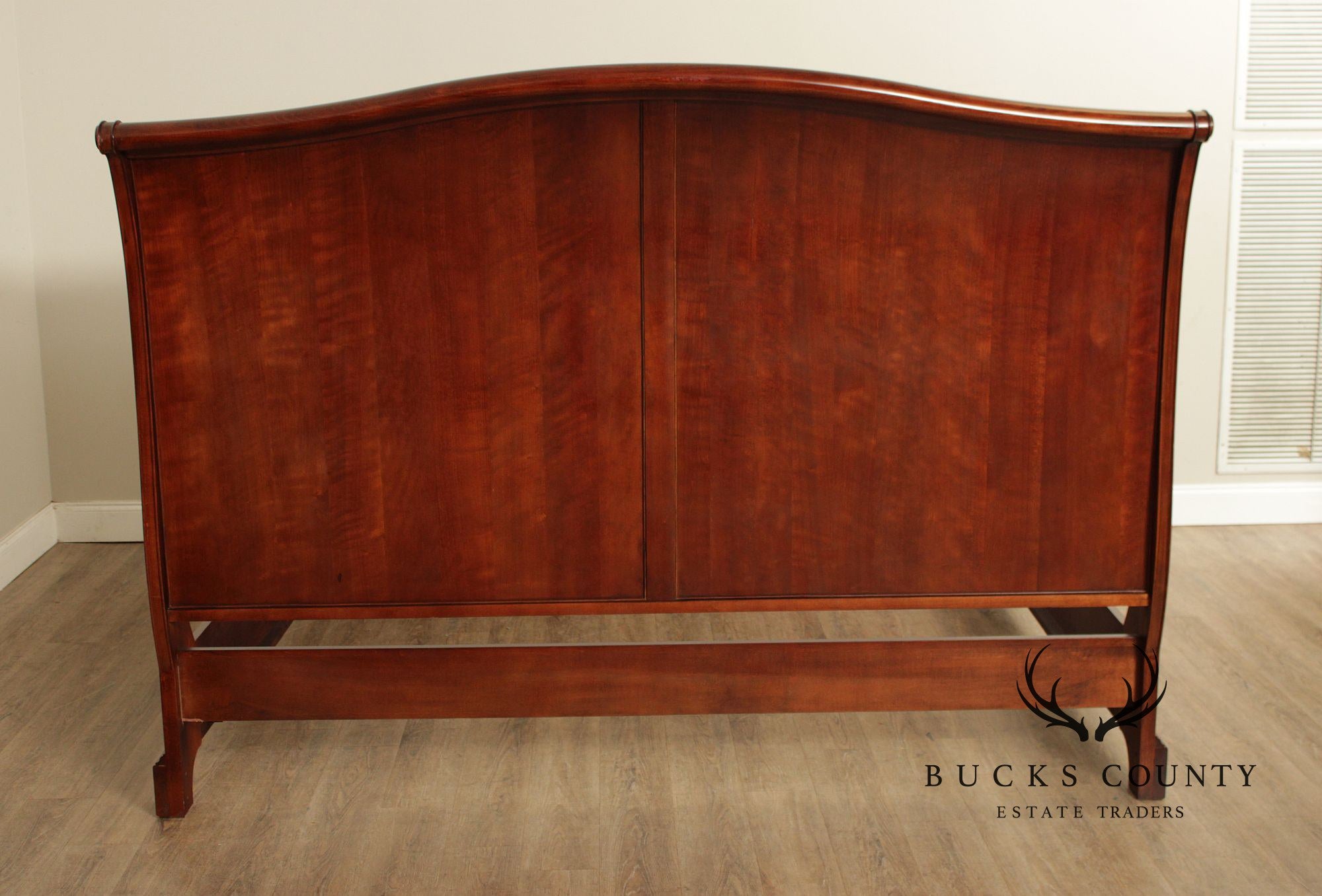 Traditional Style Cherry King Sleigh Bed