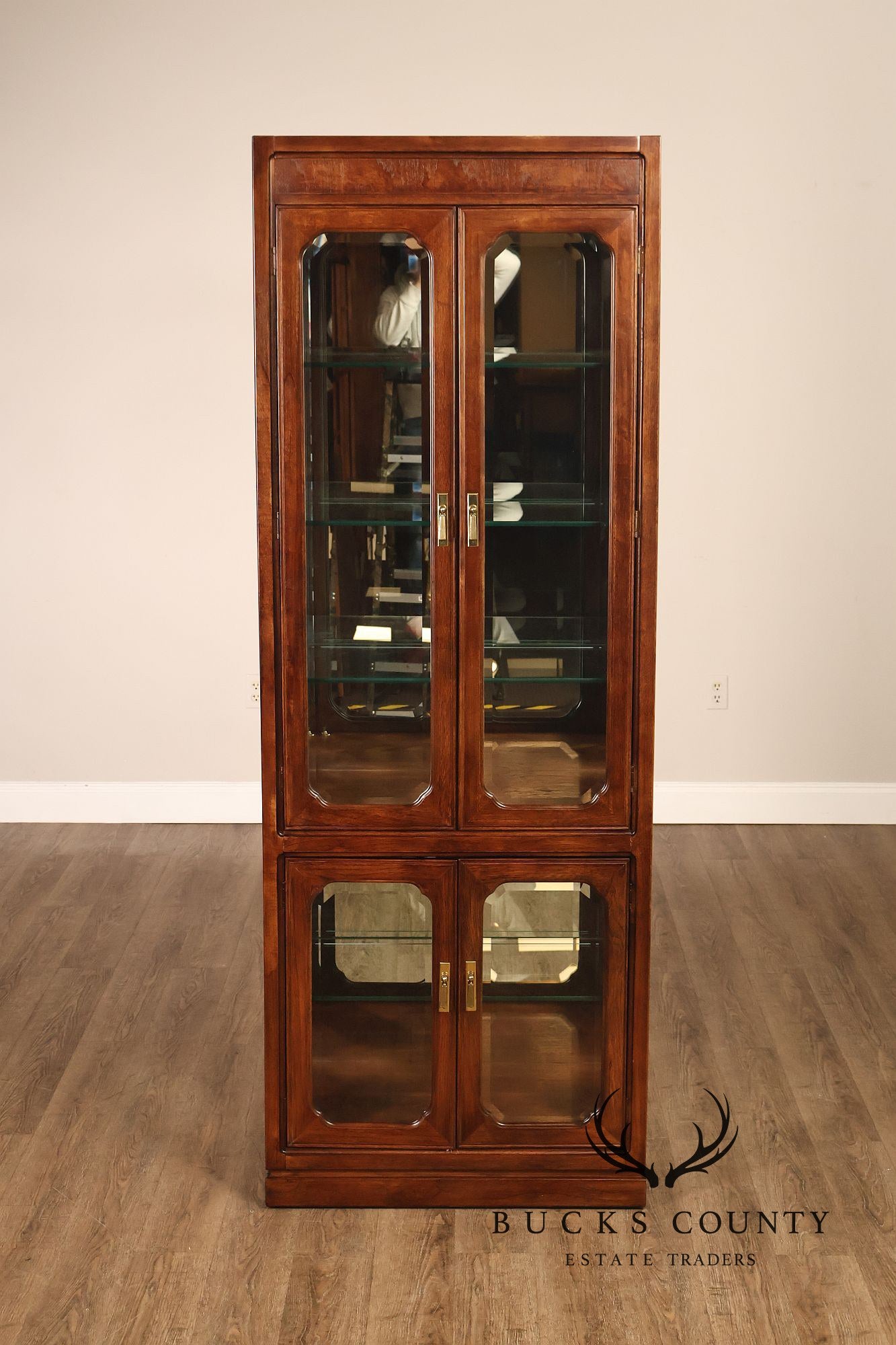 Thomasville Traditional Style Pair Lighted Curio Display Cabinets