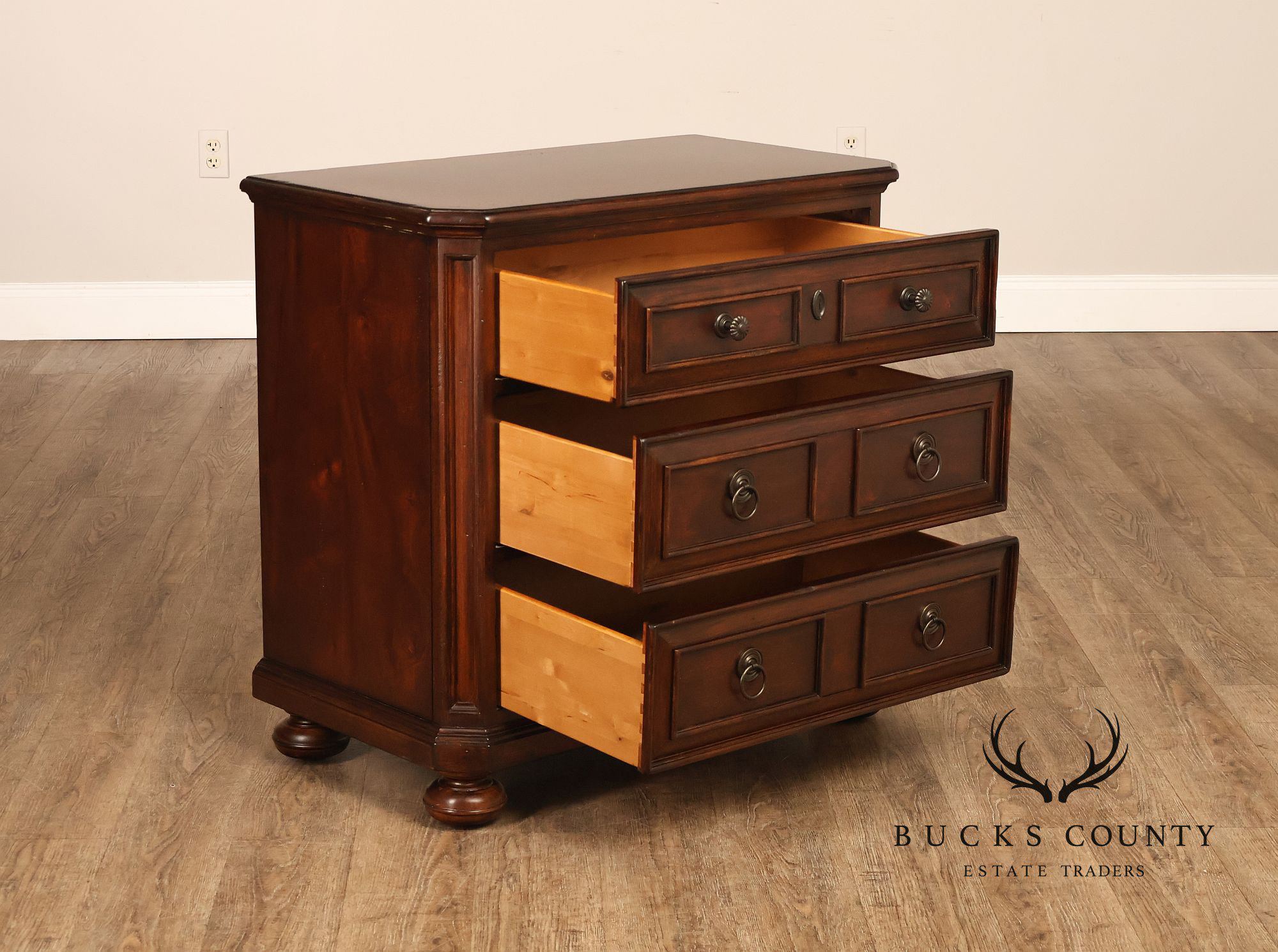 Grafton Street Mahogany Pair of Bedside Chests Nightstands