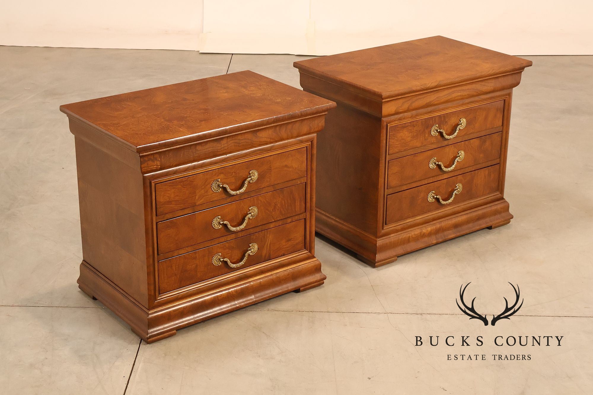 Henredon 'Charles X' Pair of Burlwood Nightstands