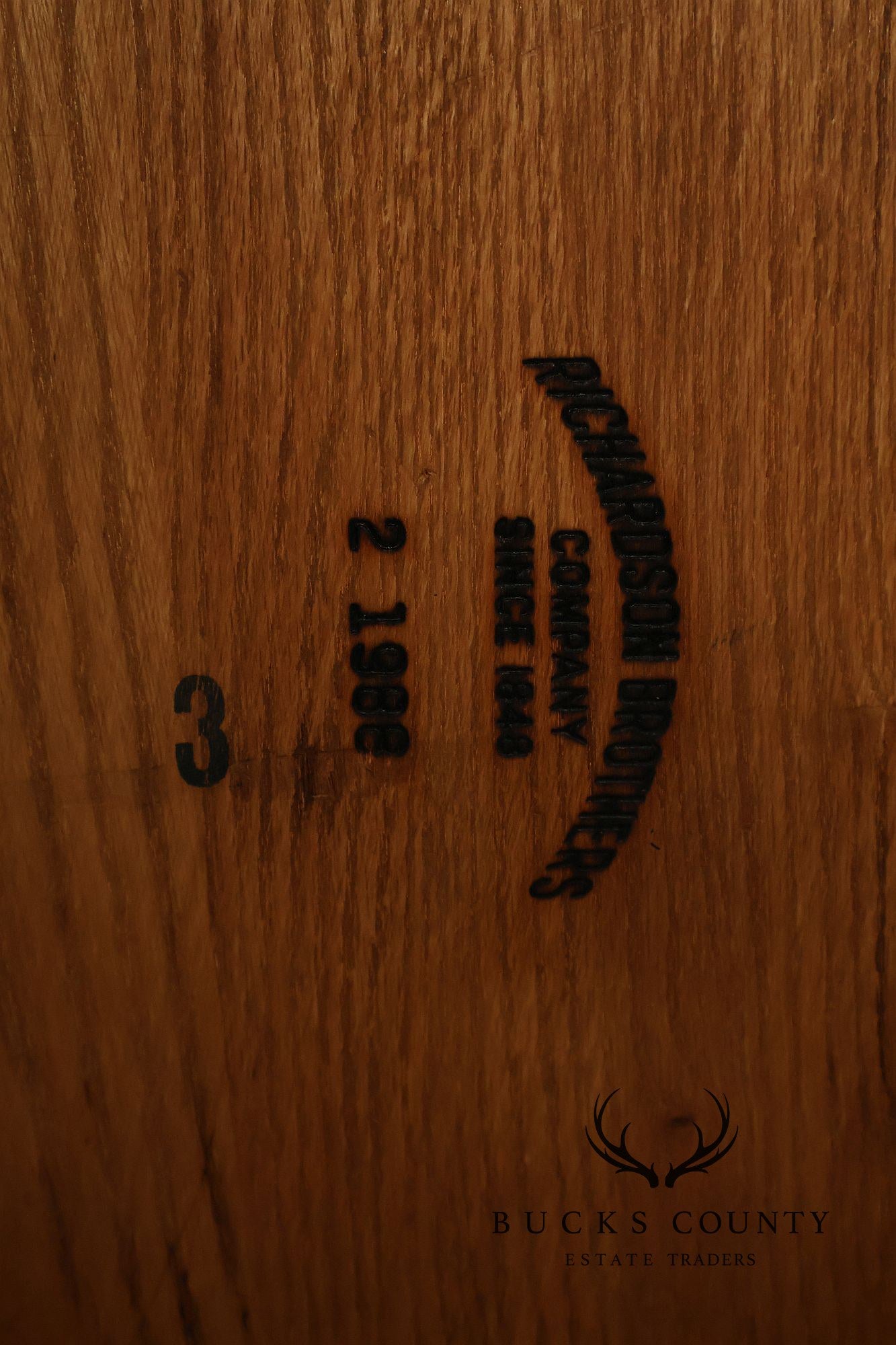 Richardson Brothers Colonial Windsor Style Set Of Seven Oak Dining Chairs