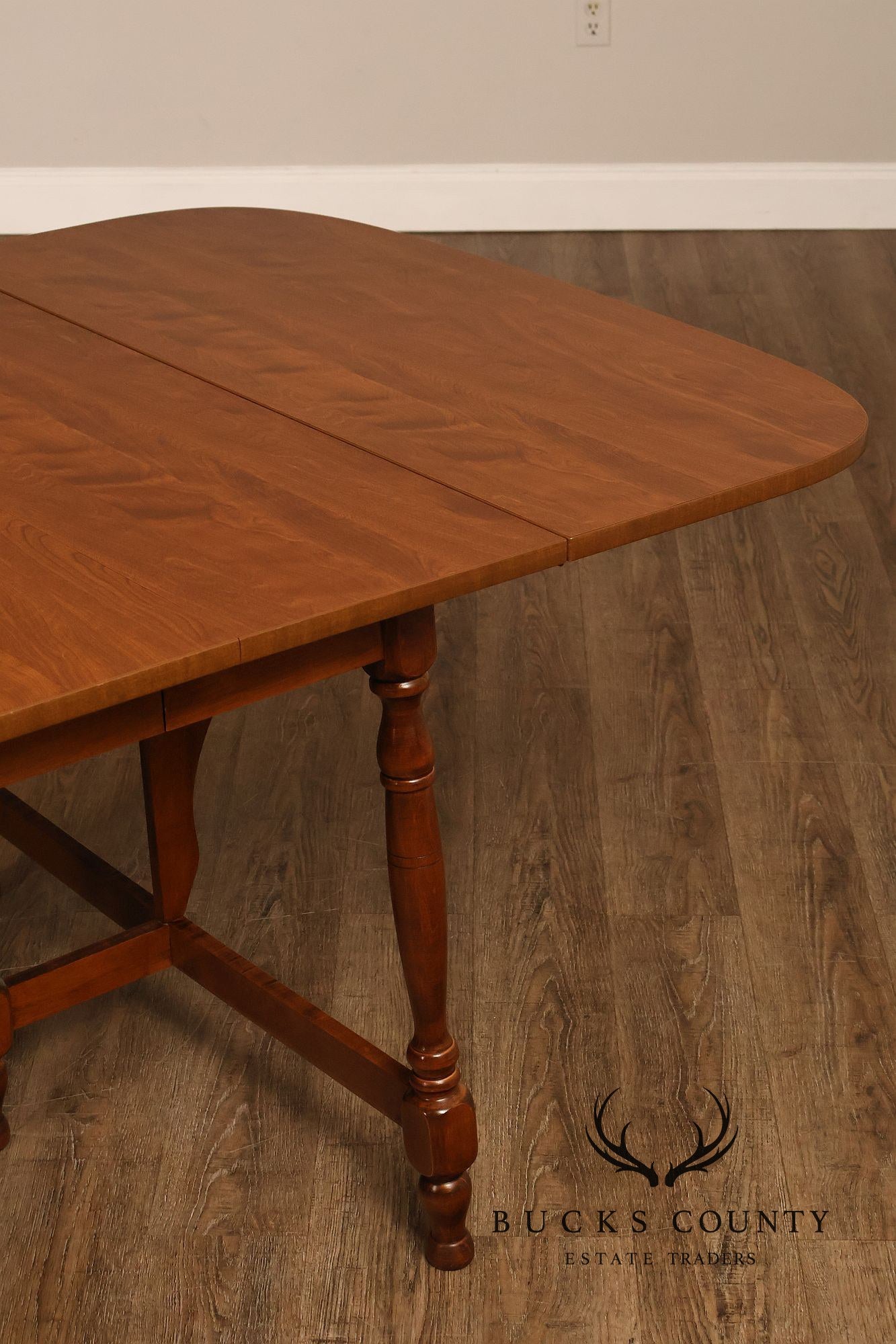 Traditional Maple Expandable Drop Leaf Gateleg Dining Table