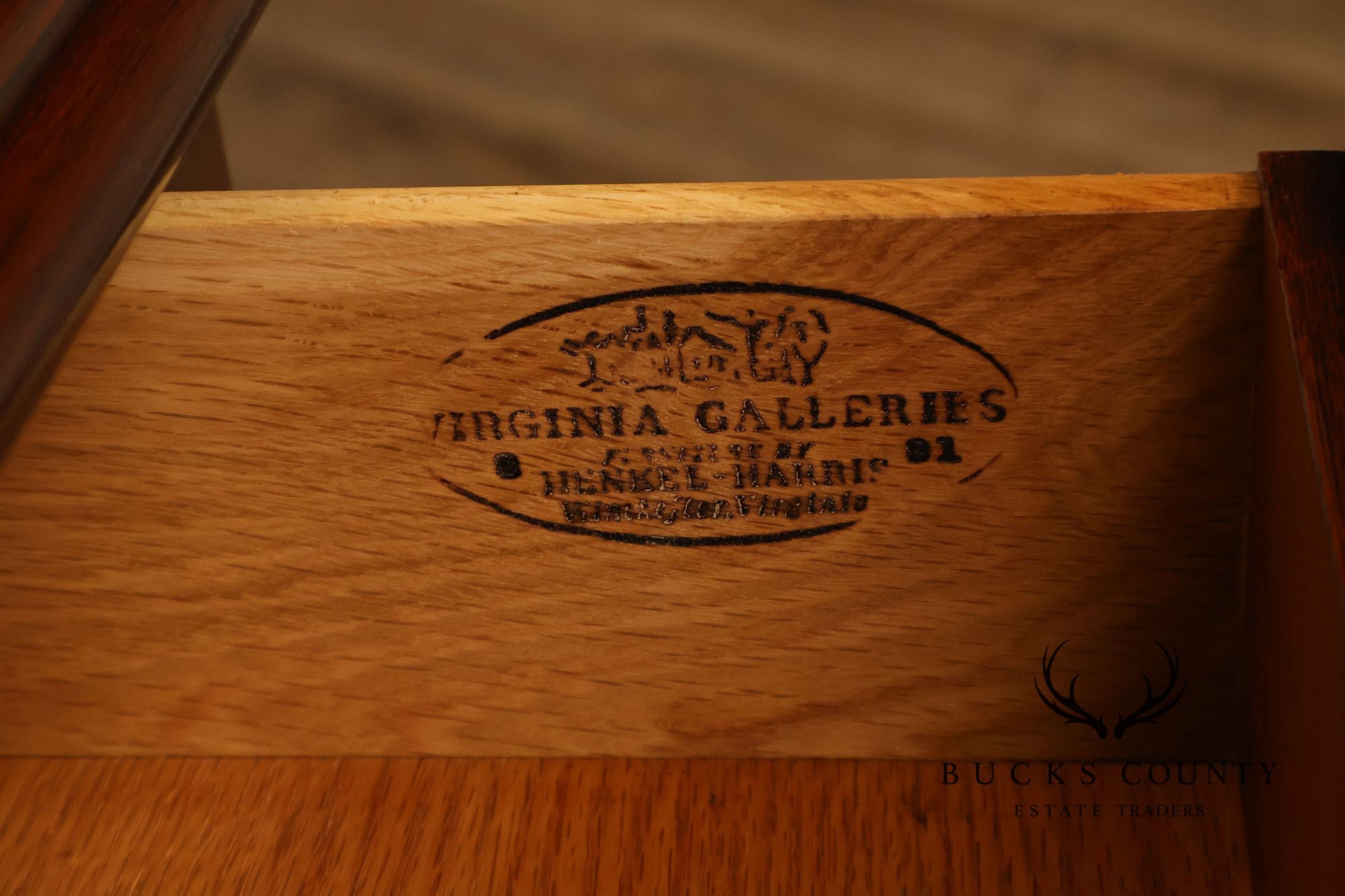 Henkel Harris Virginia Galleries Queen Anne Style Pair Of Mahogany One Drawer Nightstands