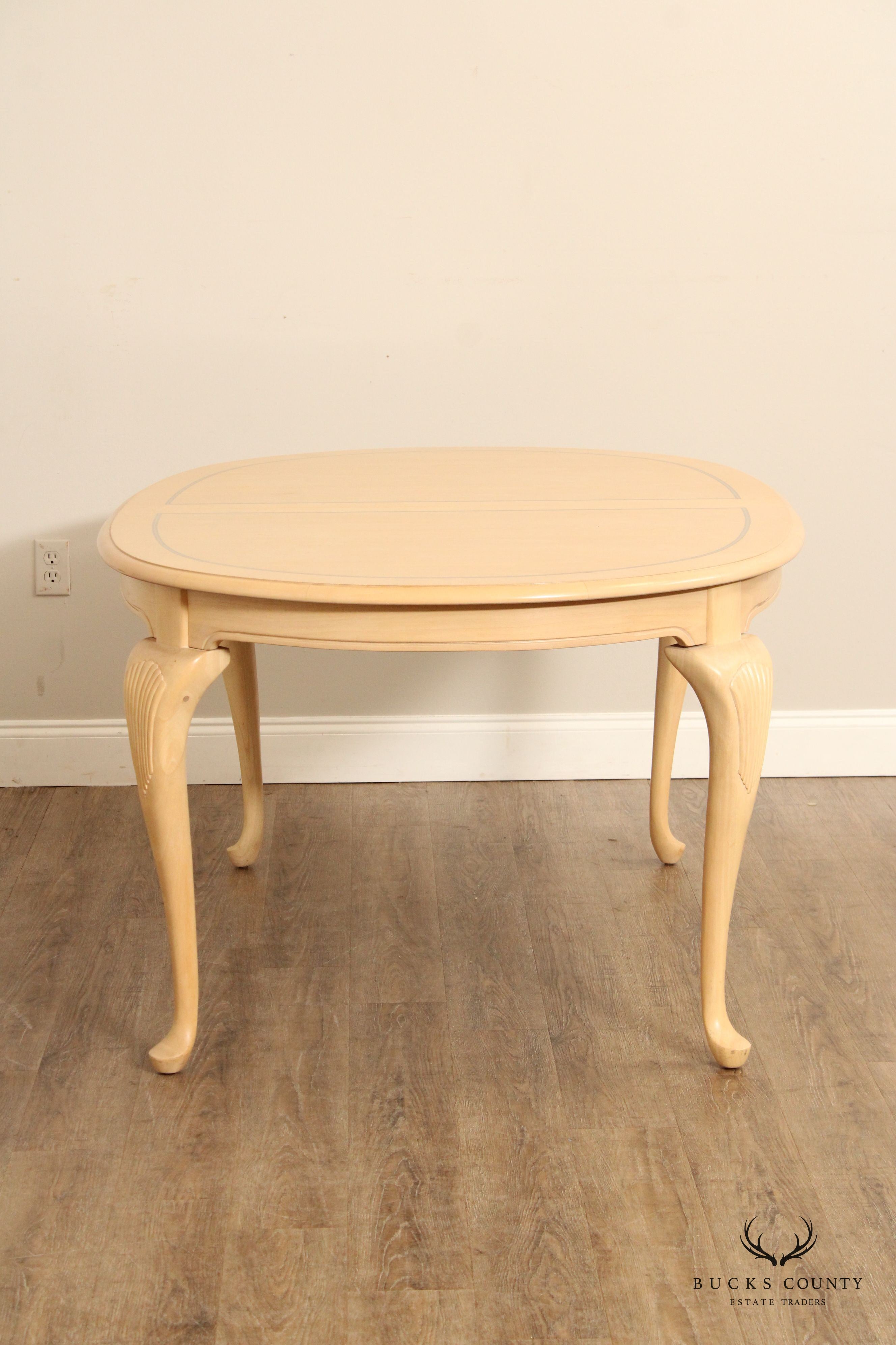 Bernhardt Queen Anne Style Expandable Oval Dining table
