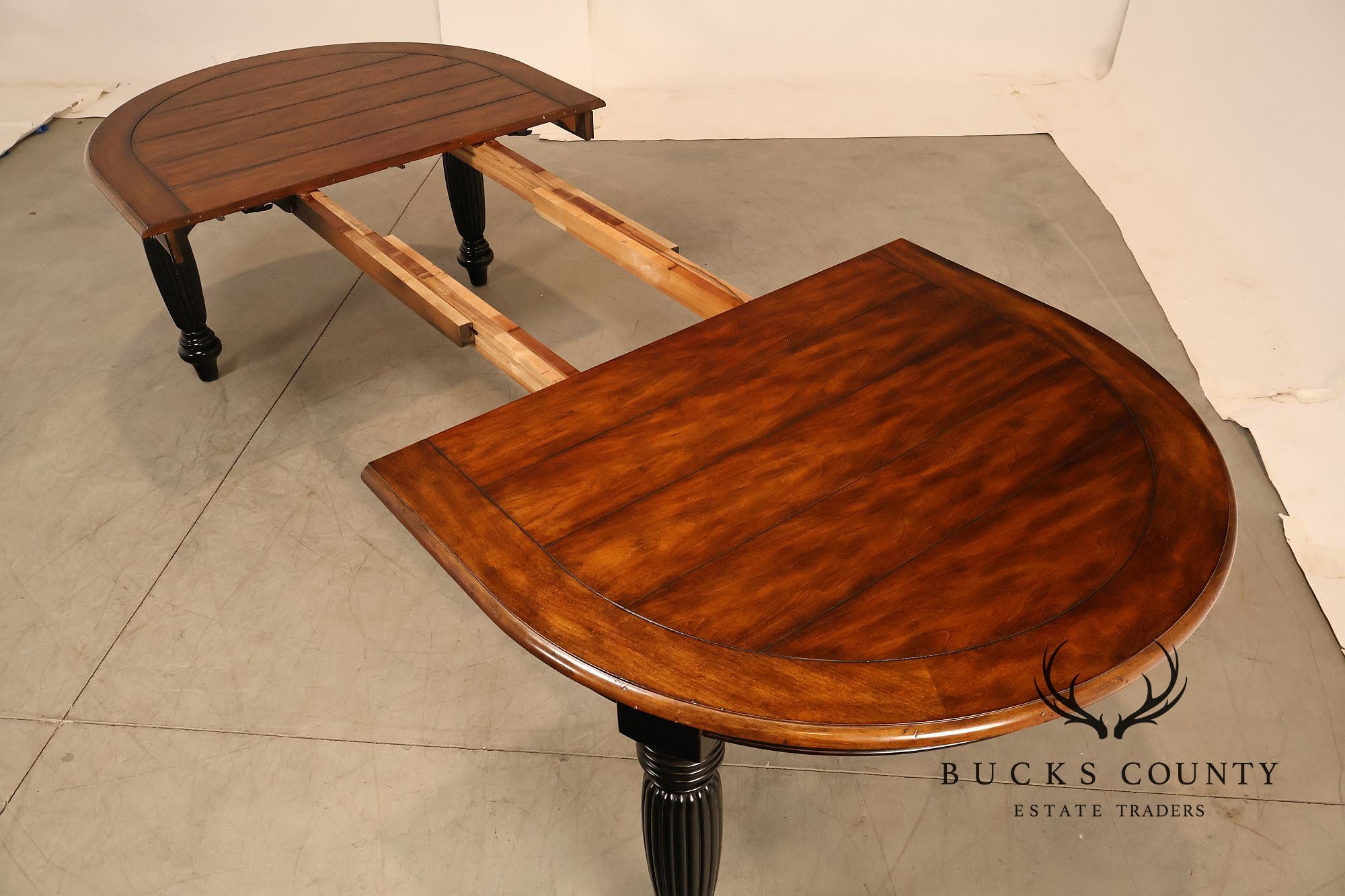 Oskar Huber Farmhouse Style Oval Extension Dining Table With 2 Leaves